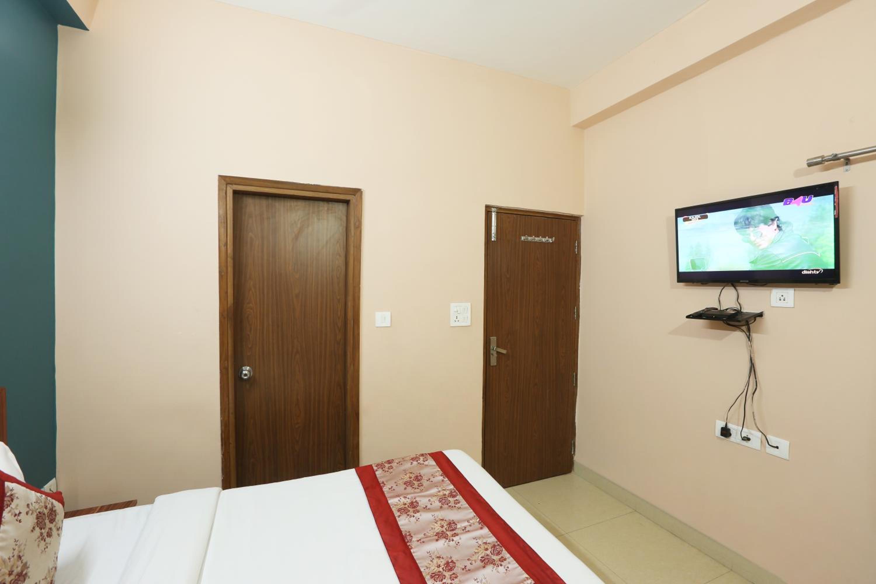 Deluxe Room - Photo 7