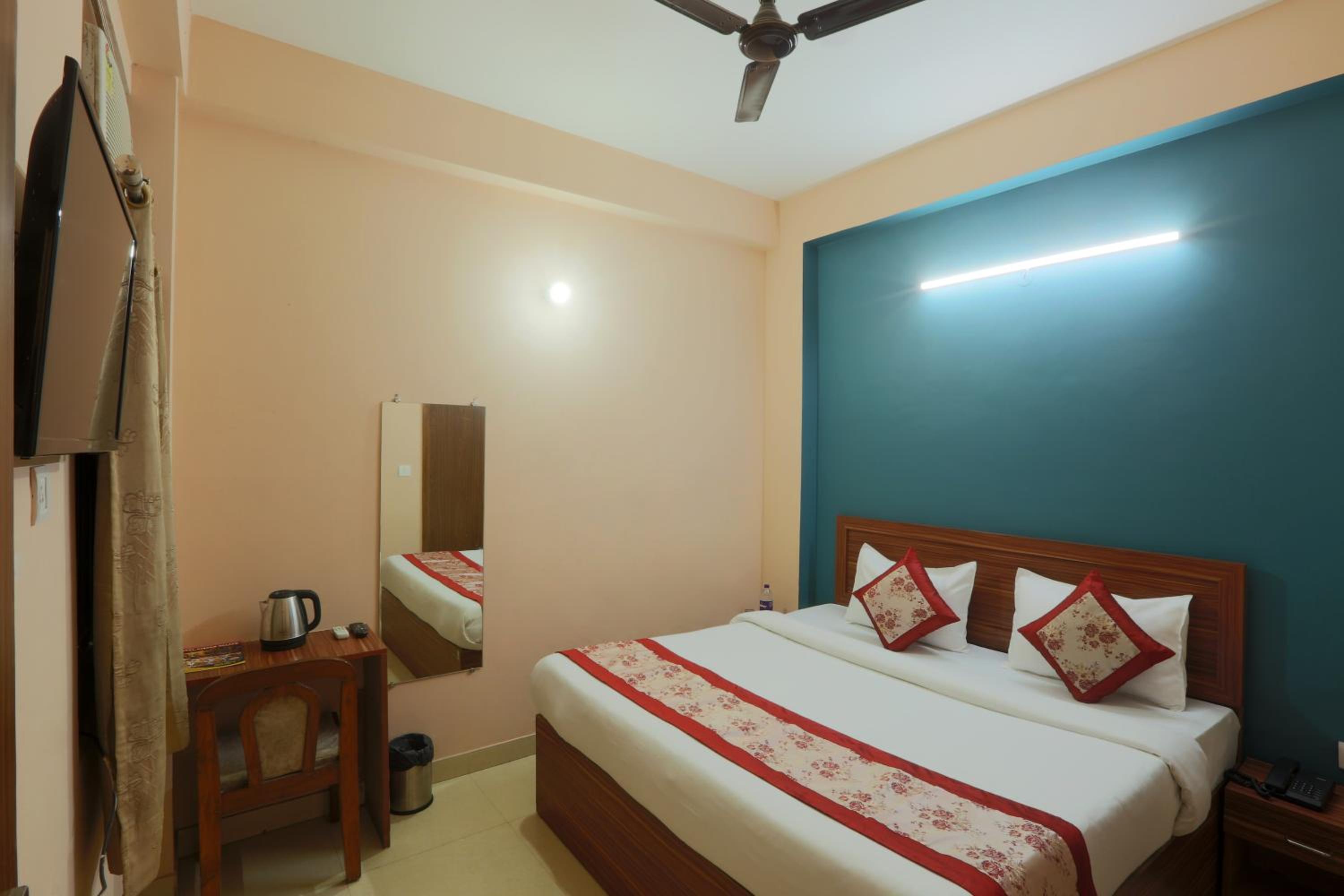 Deluxe Room - Photo 11