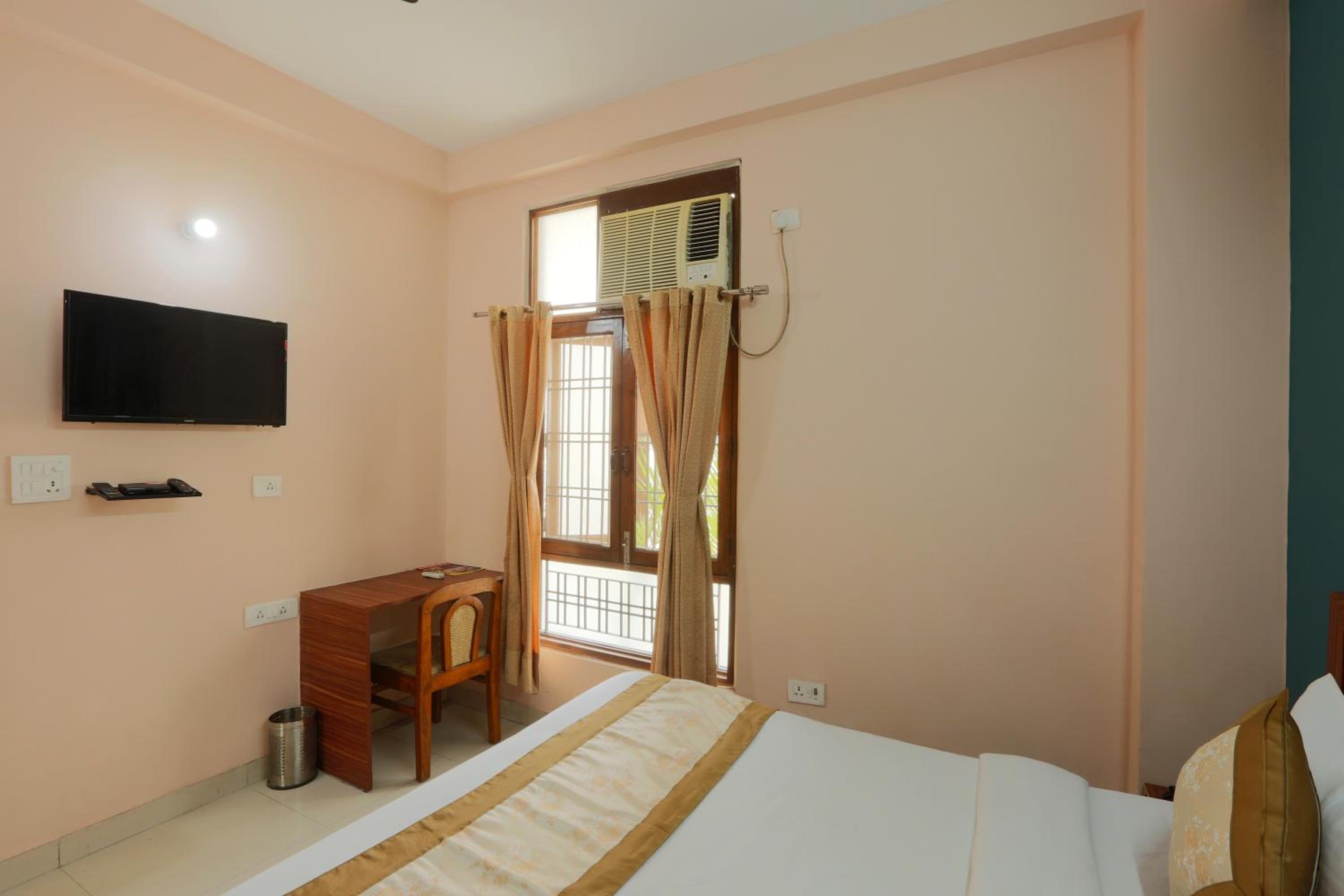 Deluxe Room - Photo 6