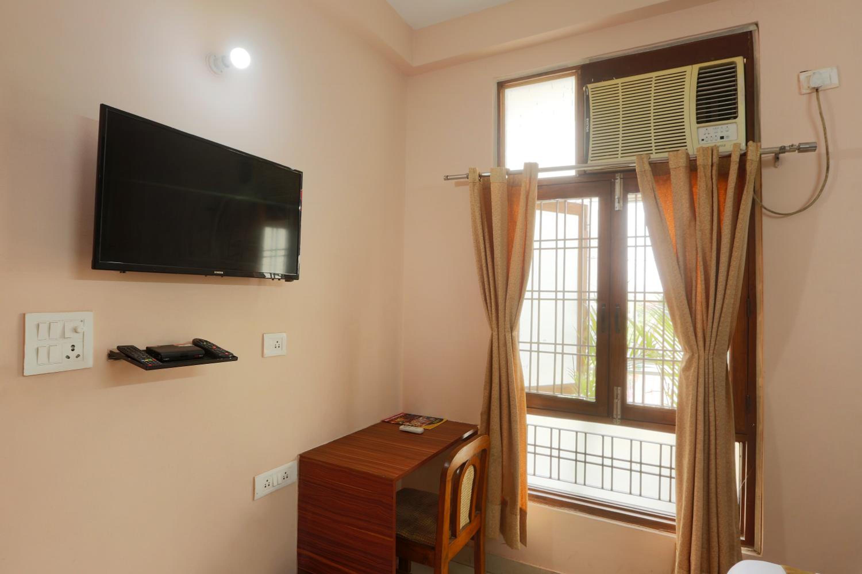 Deluxe Room - Photo 10