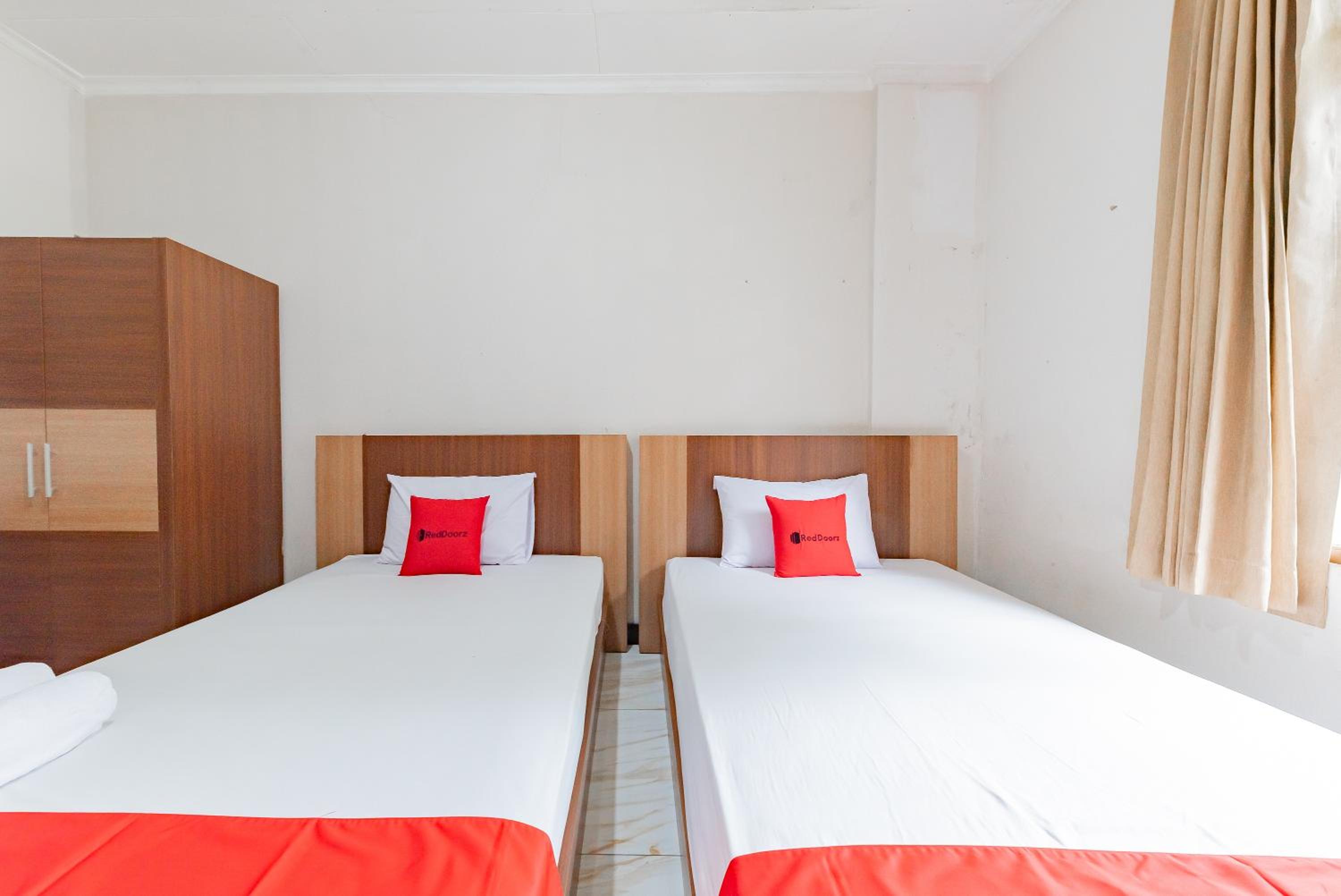Standard Twin Room - Photo 6