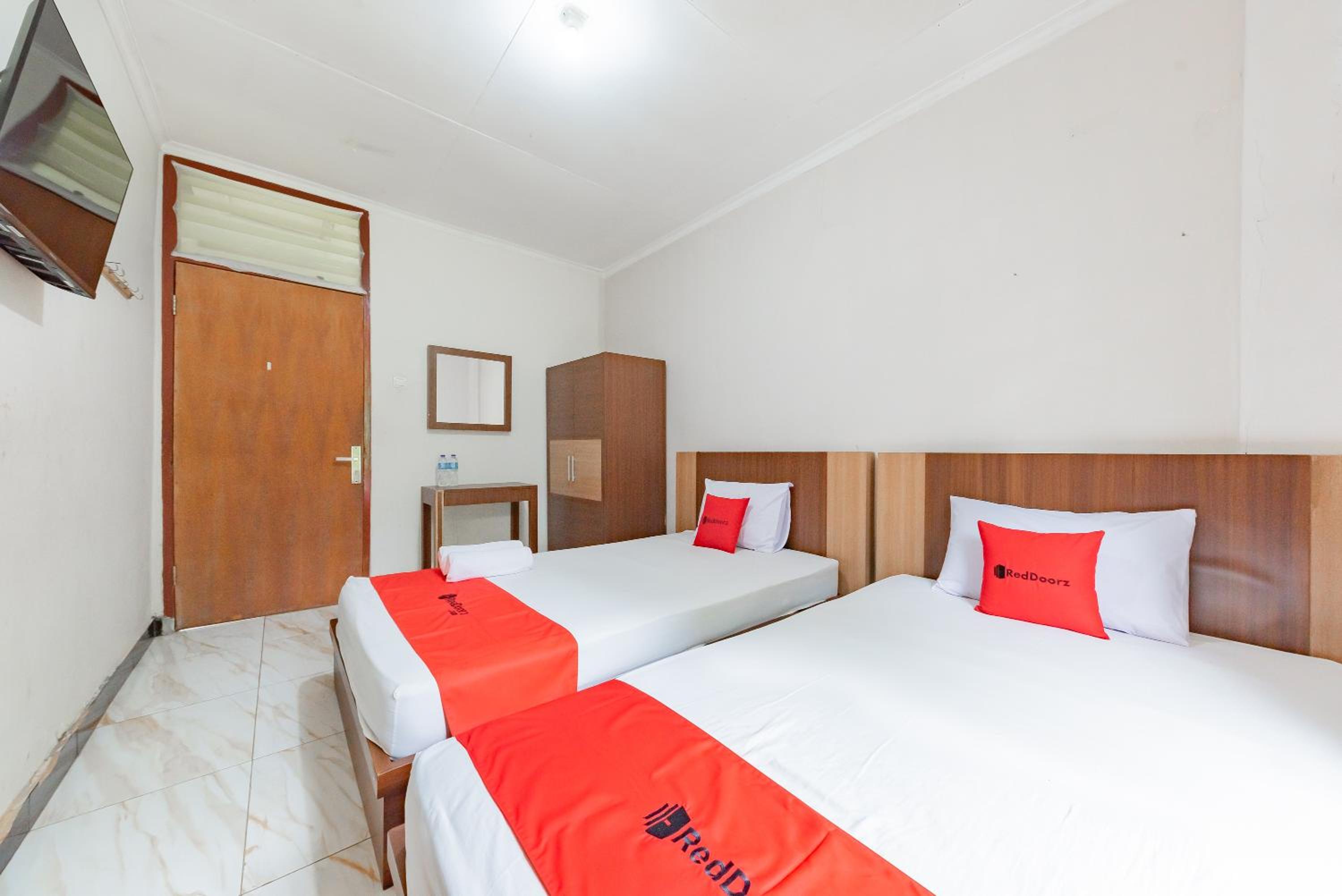 Standard Twin Room - Photo 1