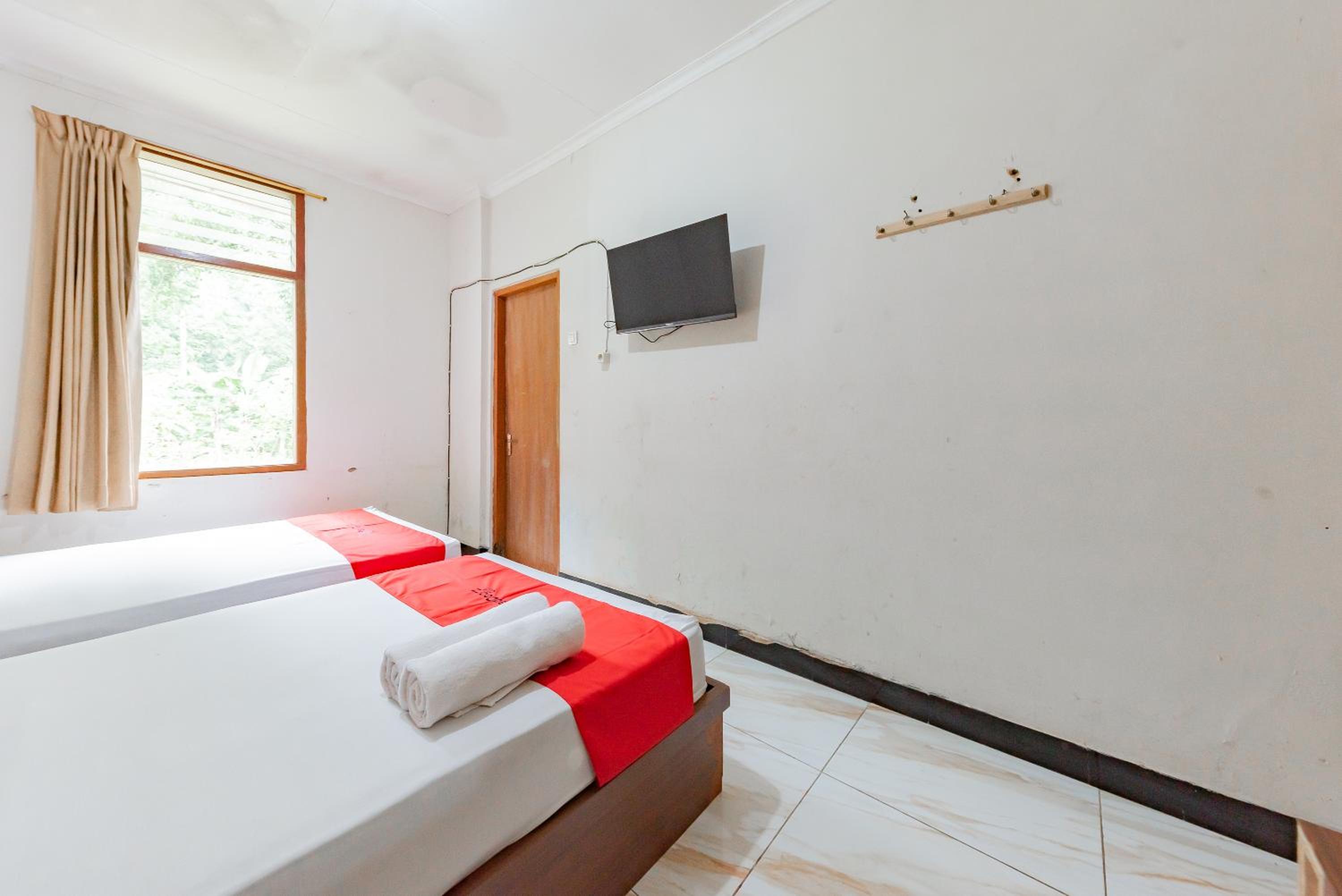 Standard Twin Room - Photo 3