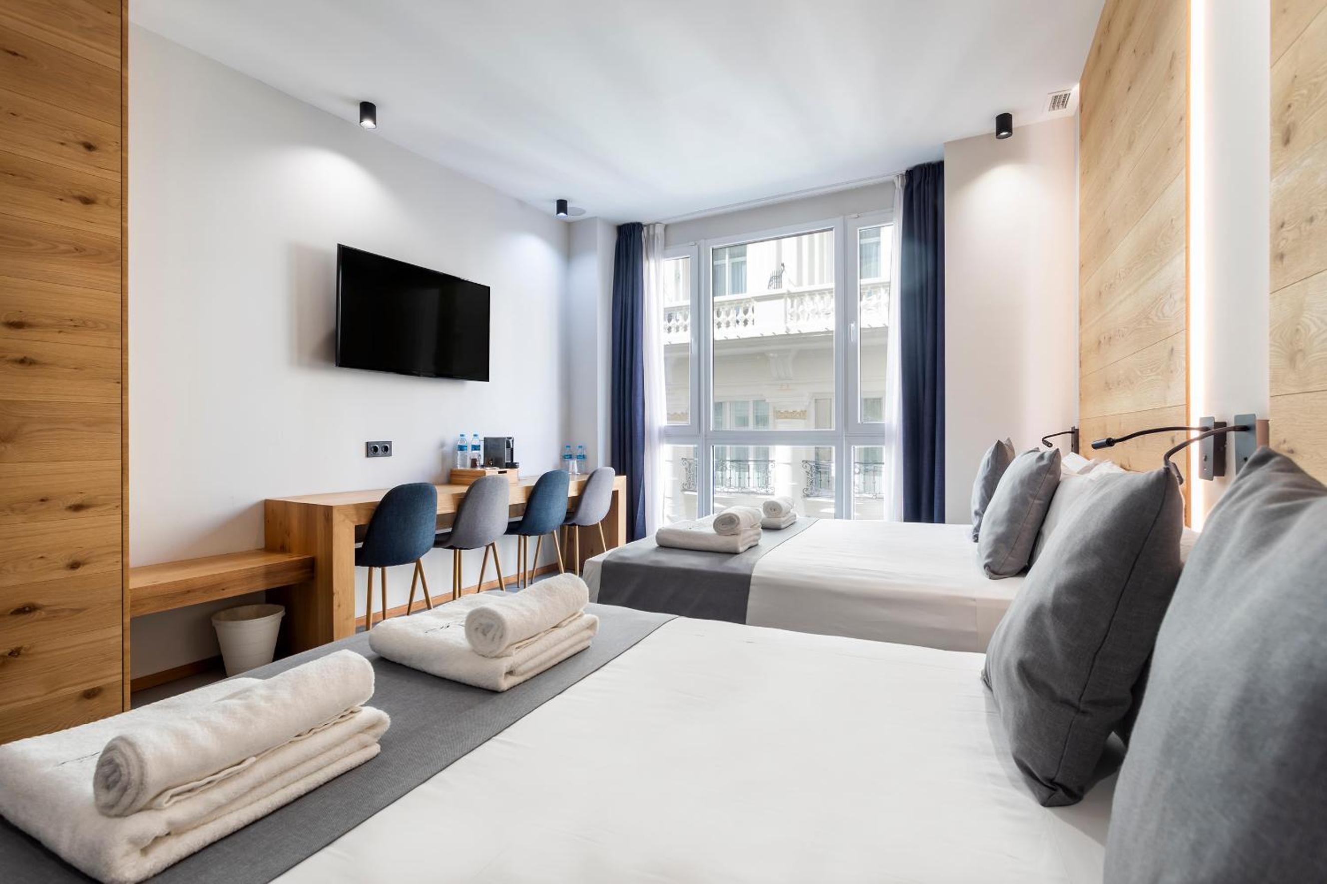 Deluxe Quadruple Room - Photo 2