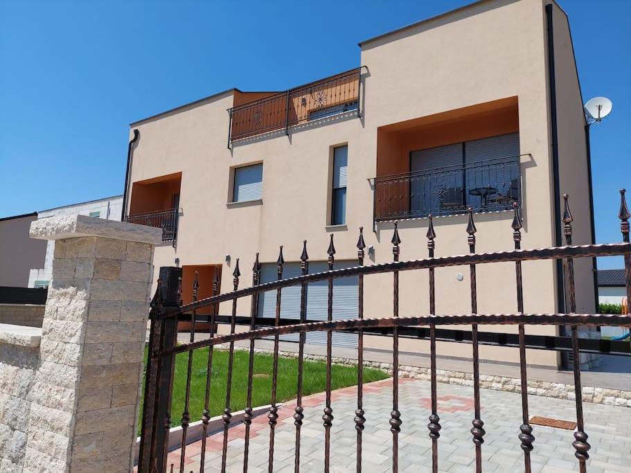 Villa photo 2