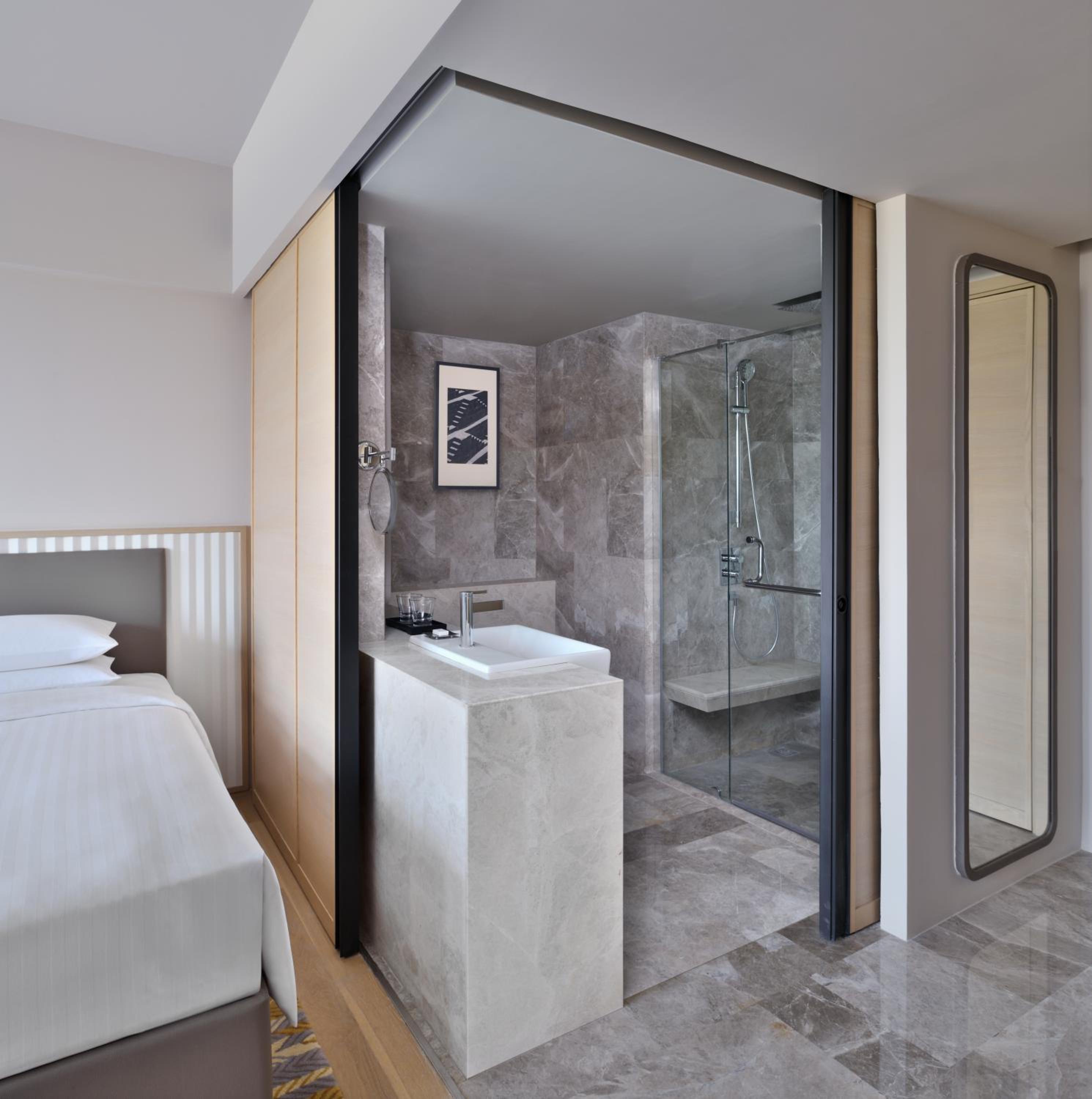 Standard King Room - Photo 2