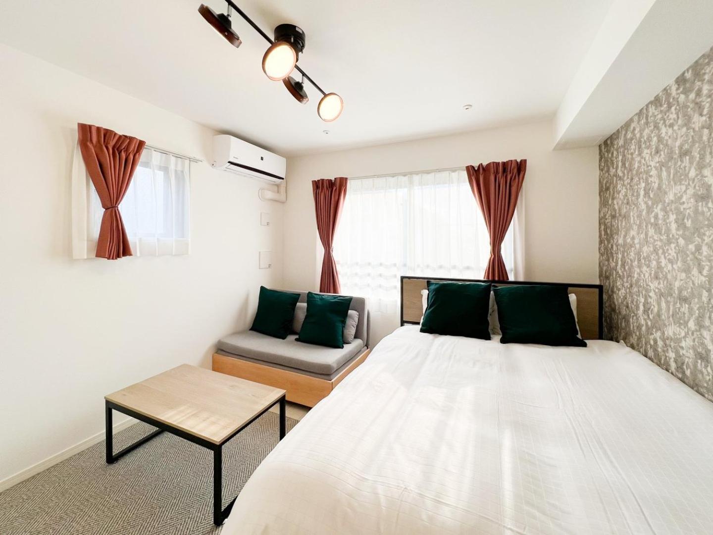 One-Bedroom Apartment photo 1