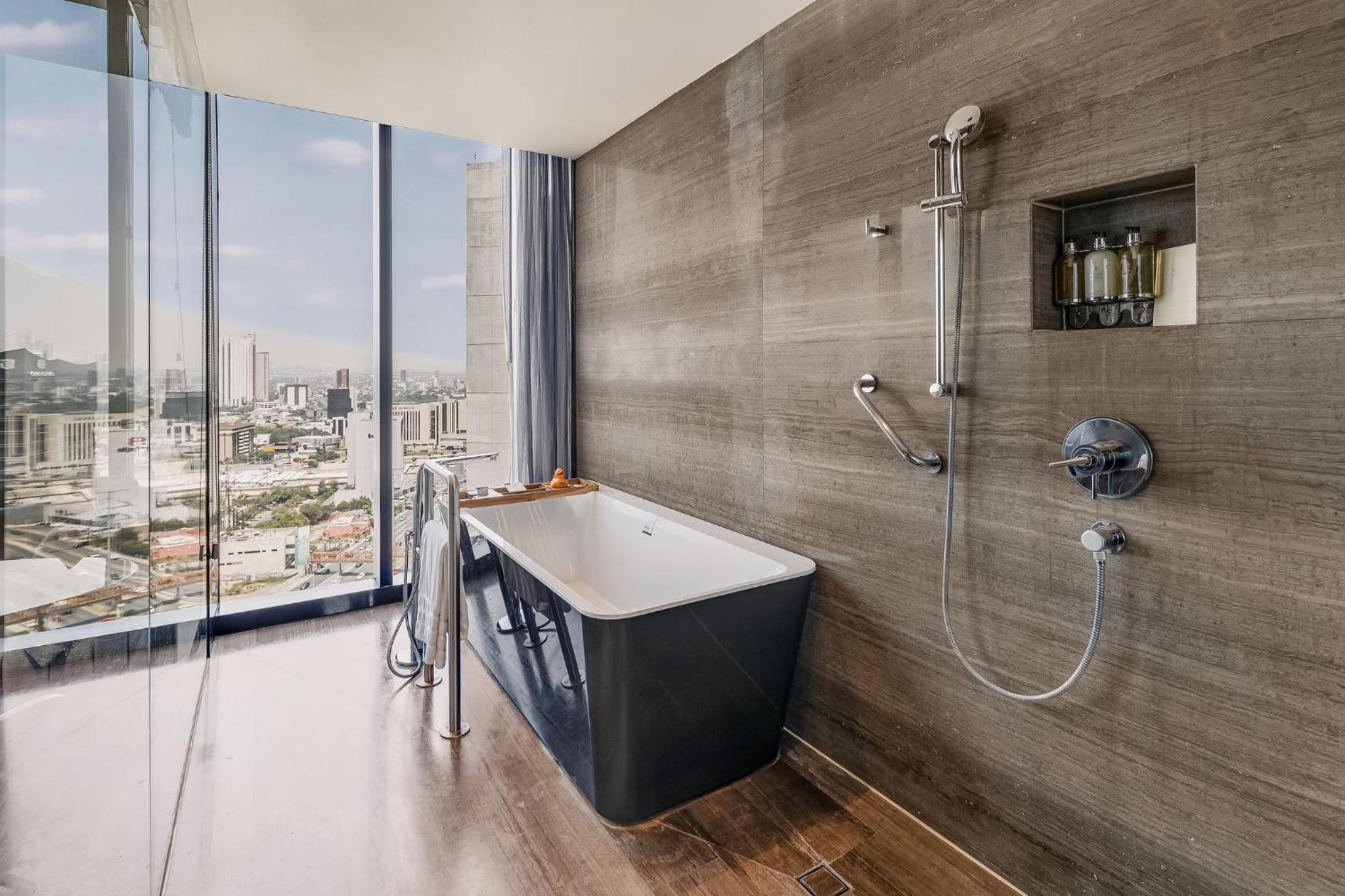 Executive Room, 1 King thumbnail 6
