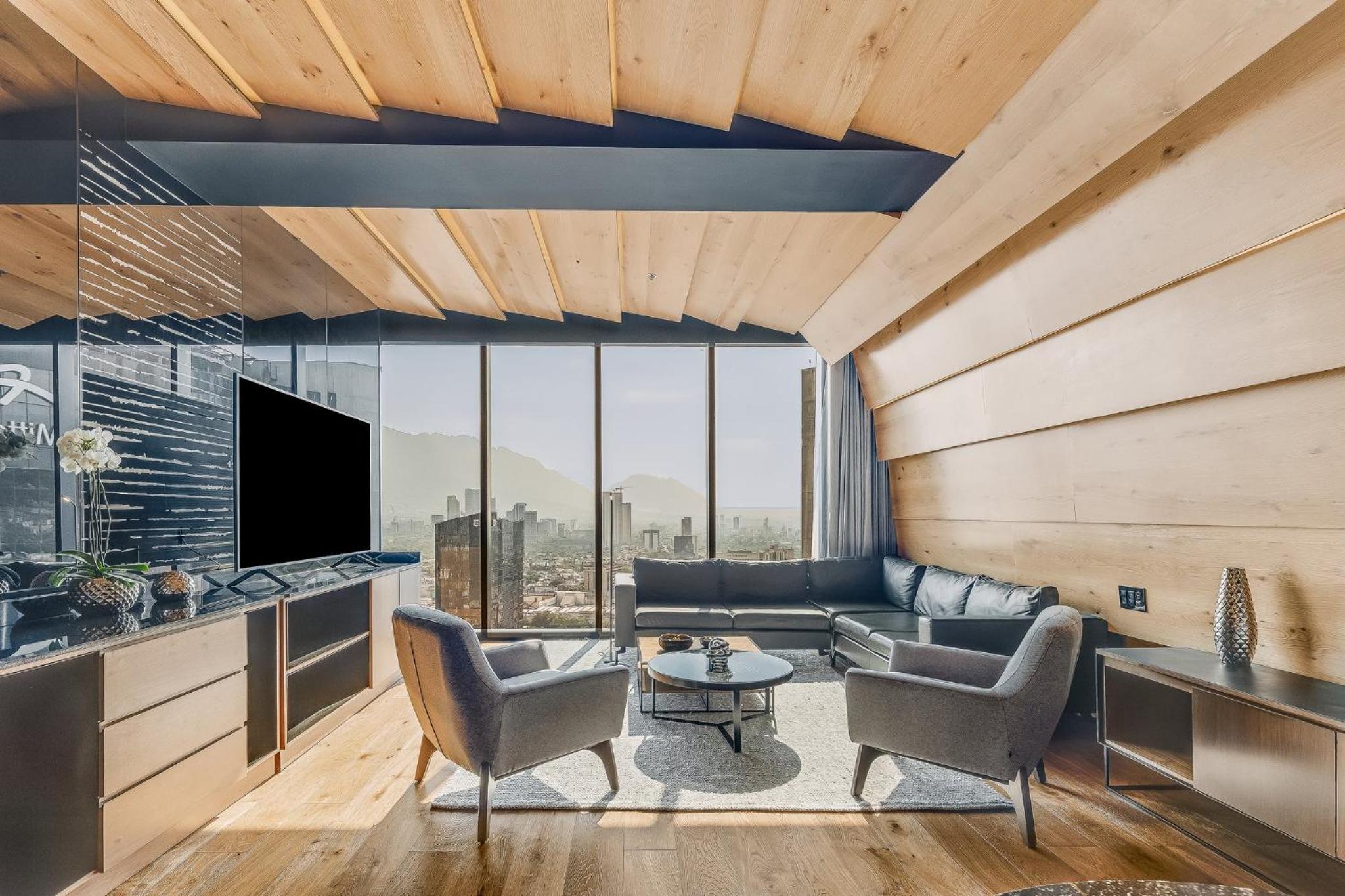 Master Suite, 1 King