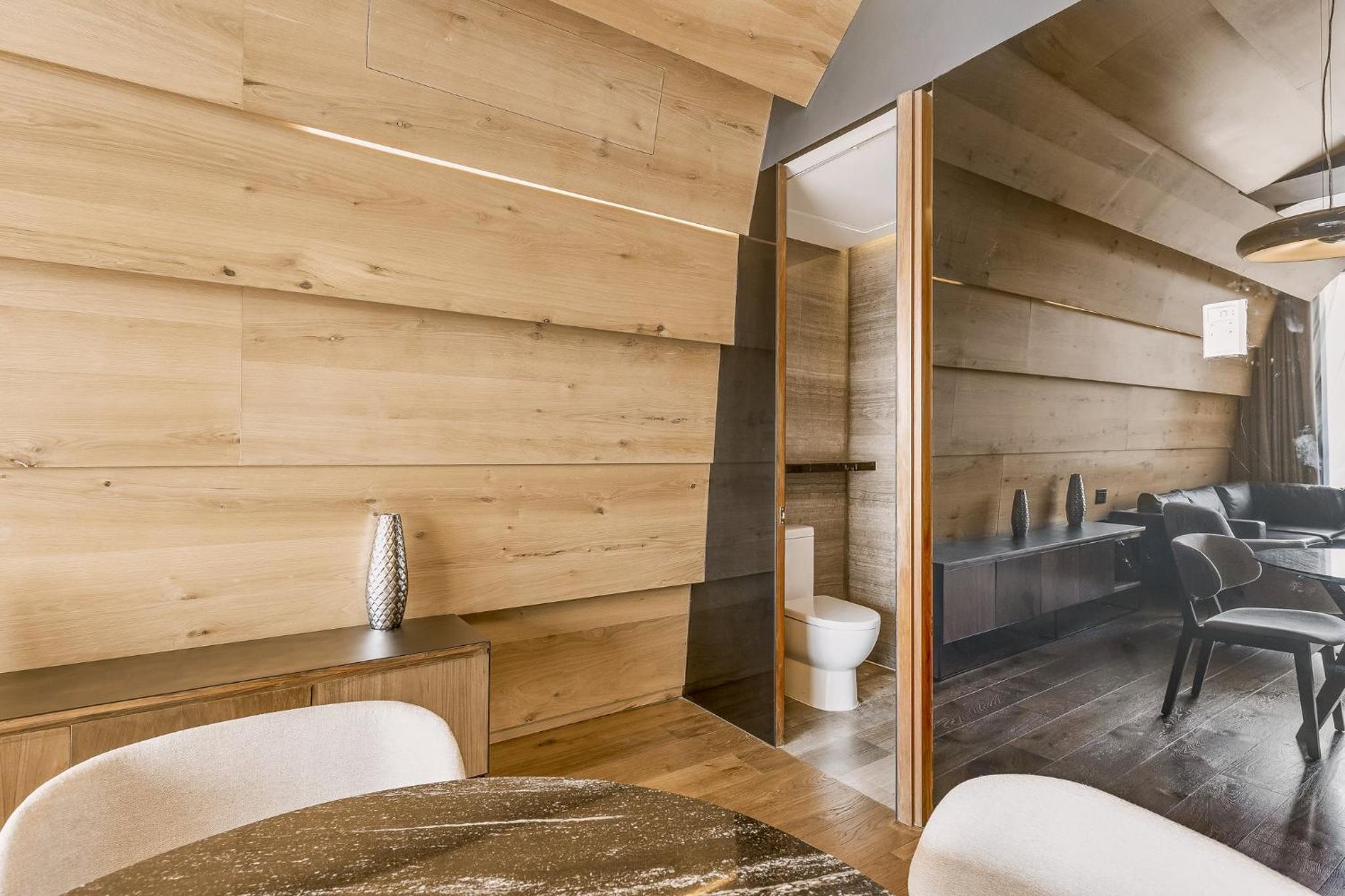 Master Suite, 1 King