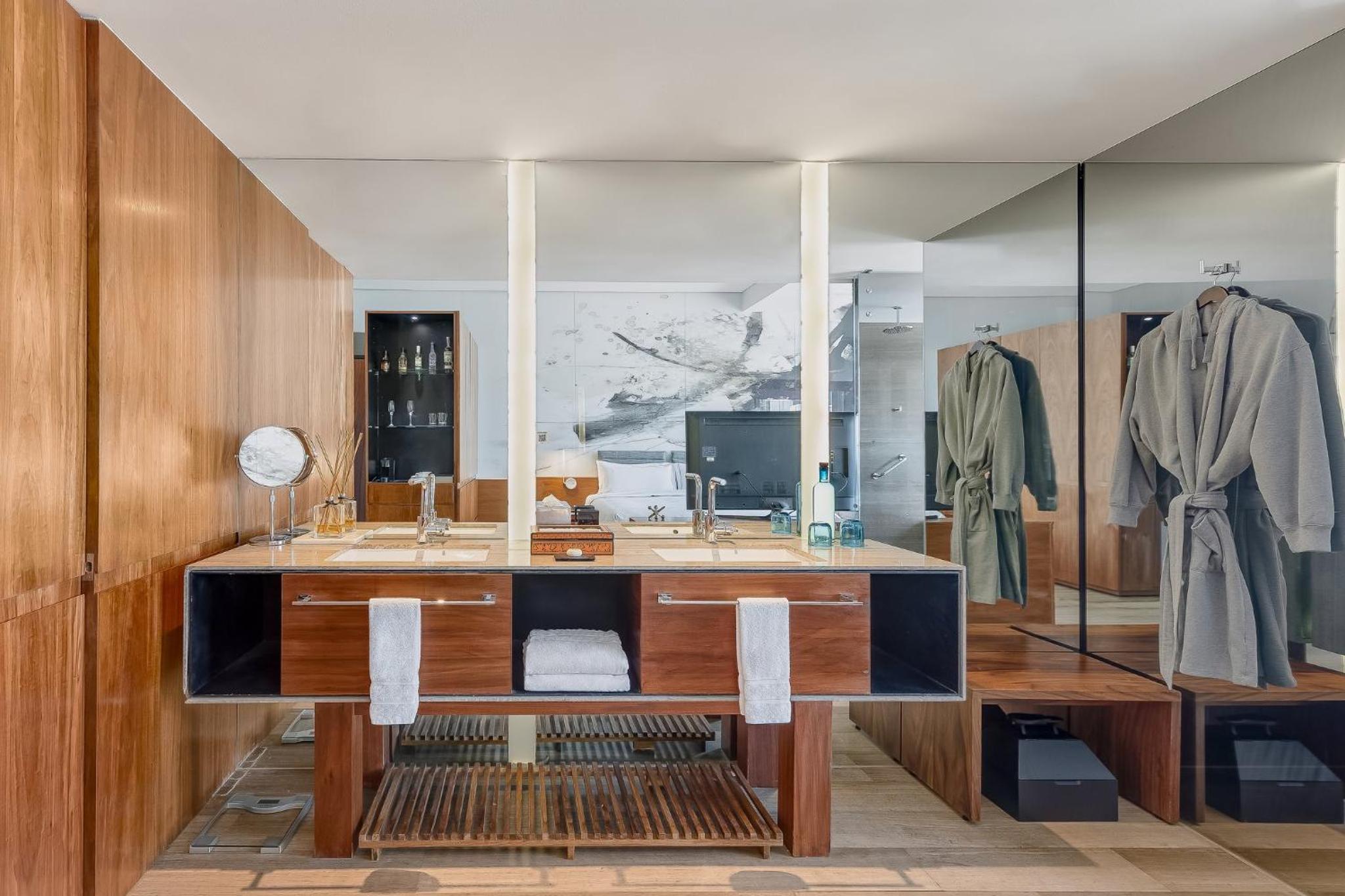 Master Suite, 1 King