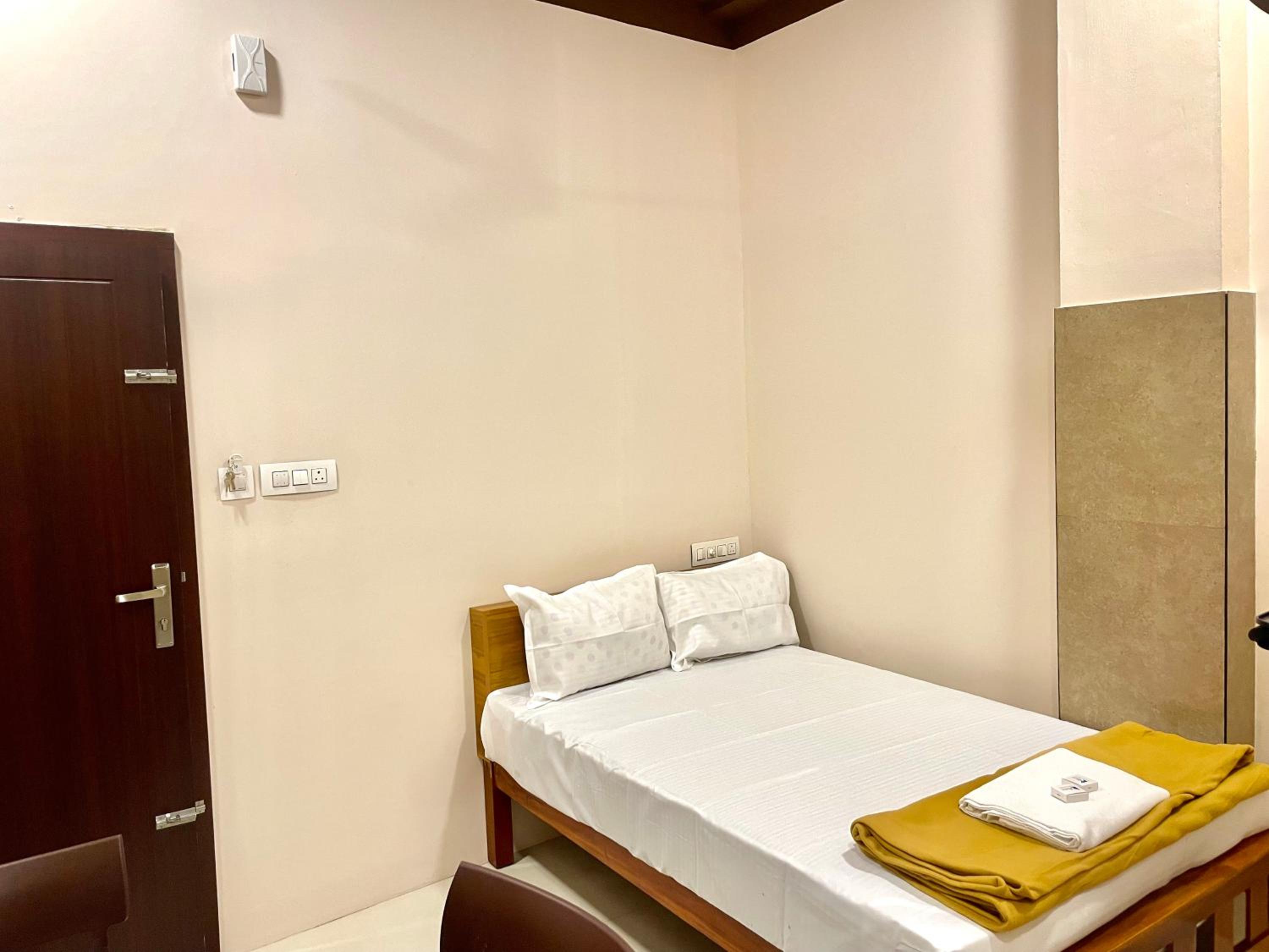Deluxe Double Room - Photo 14