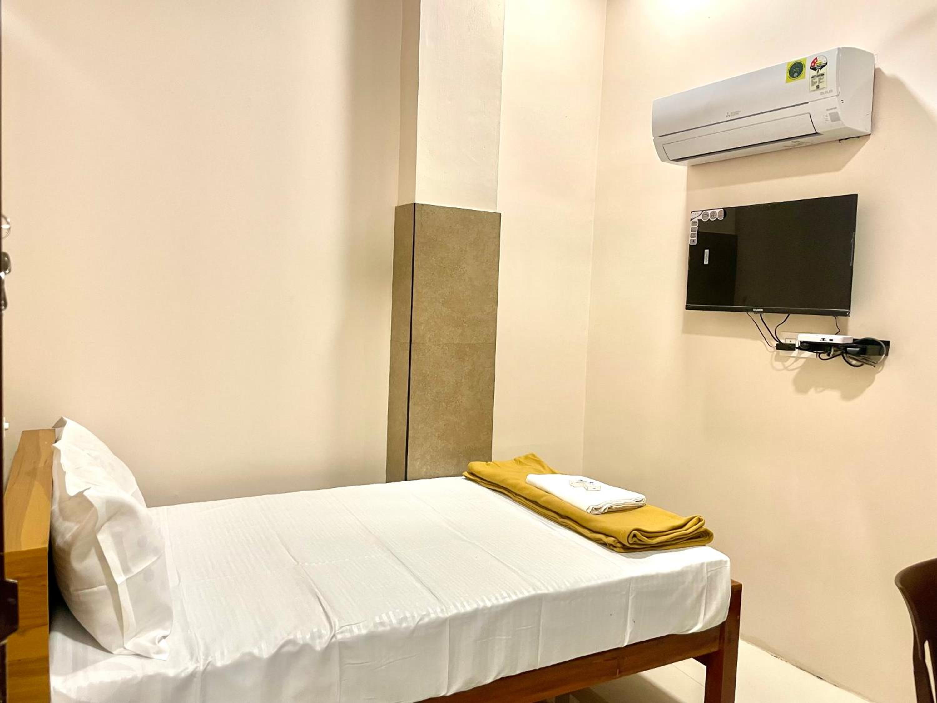 Deluxe Double Room - Photo 12