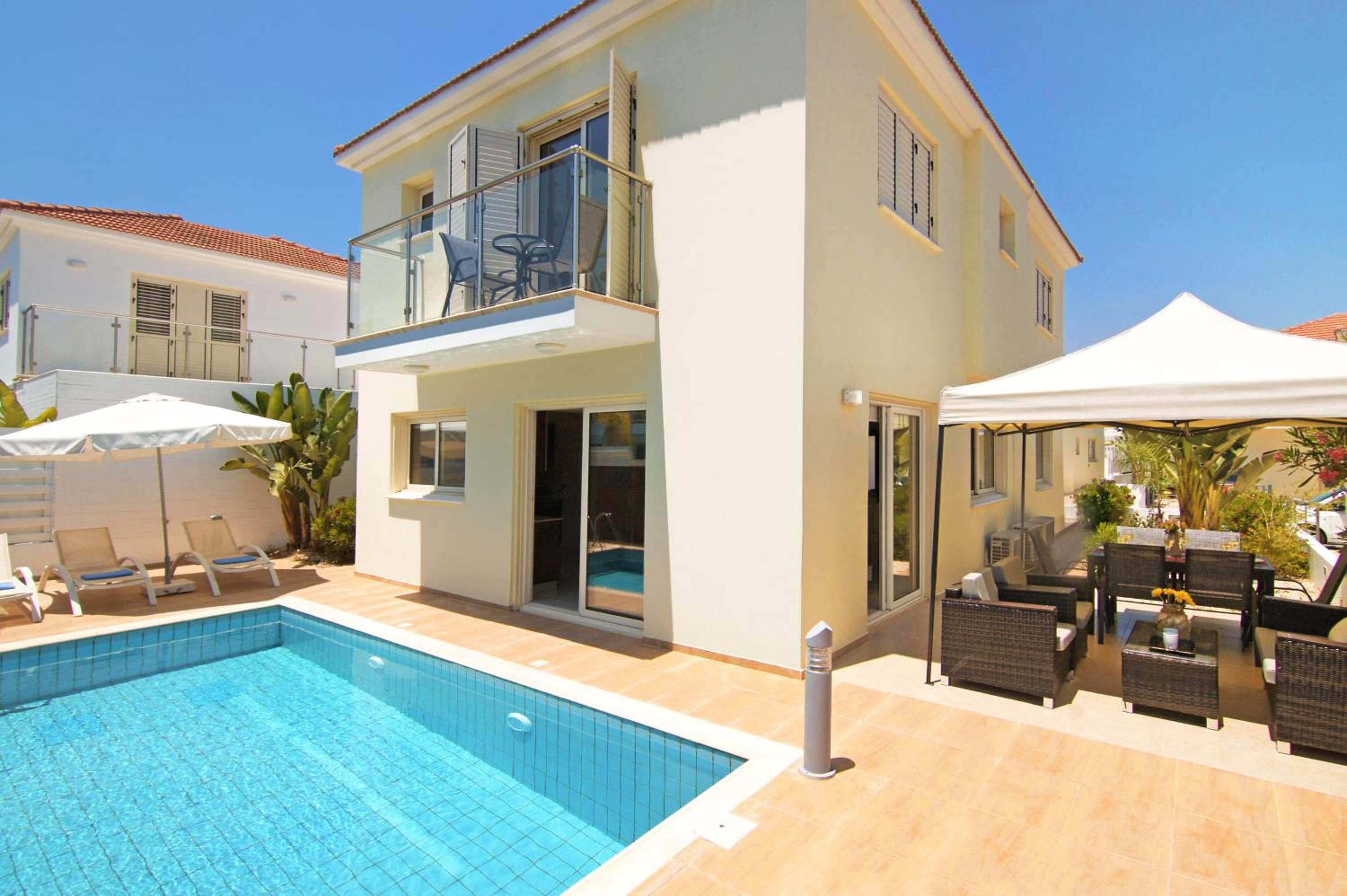 Villa photo 3