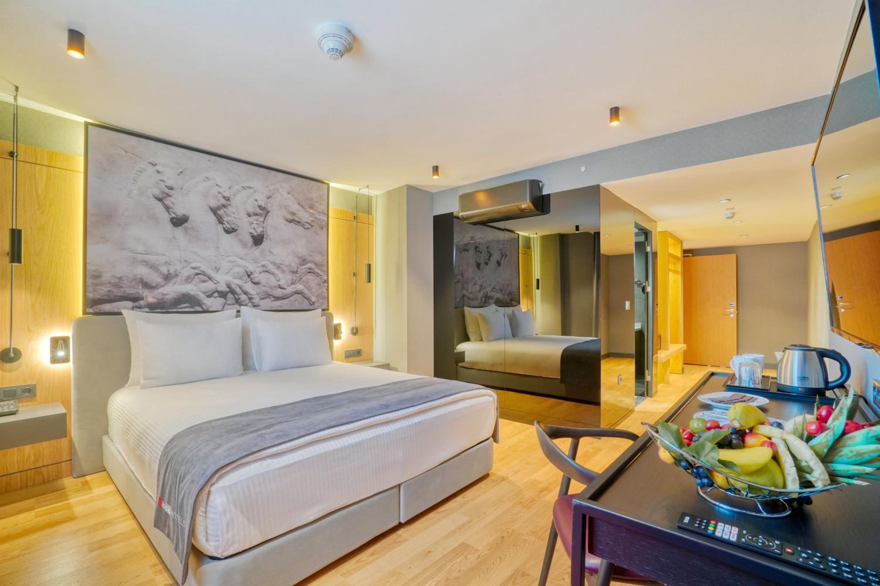 Double Room thumbnail 5
