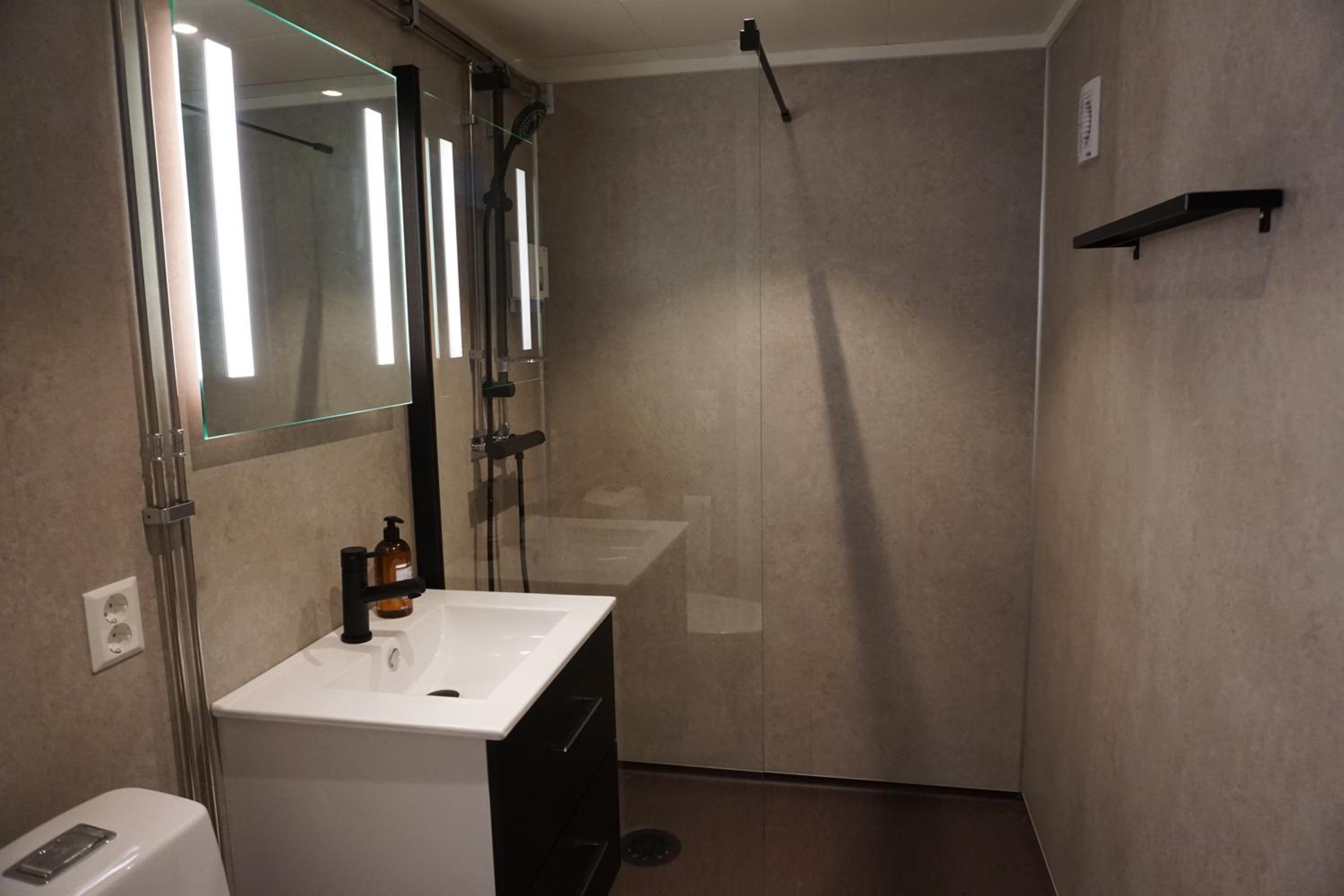 Standard Double or Twin Room - Photo 6