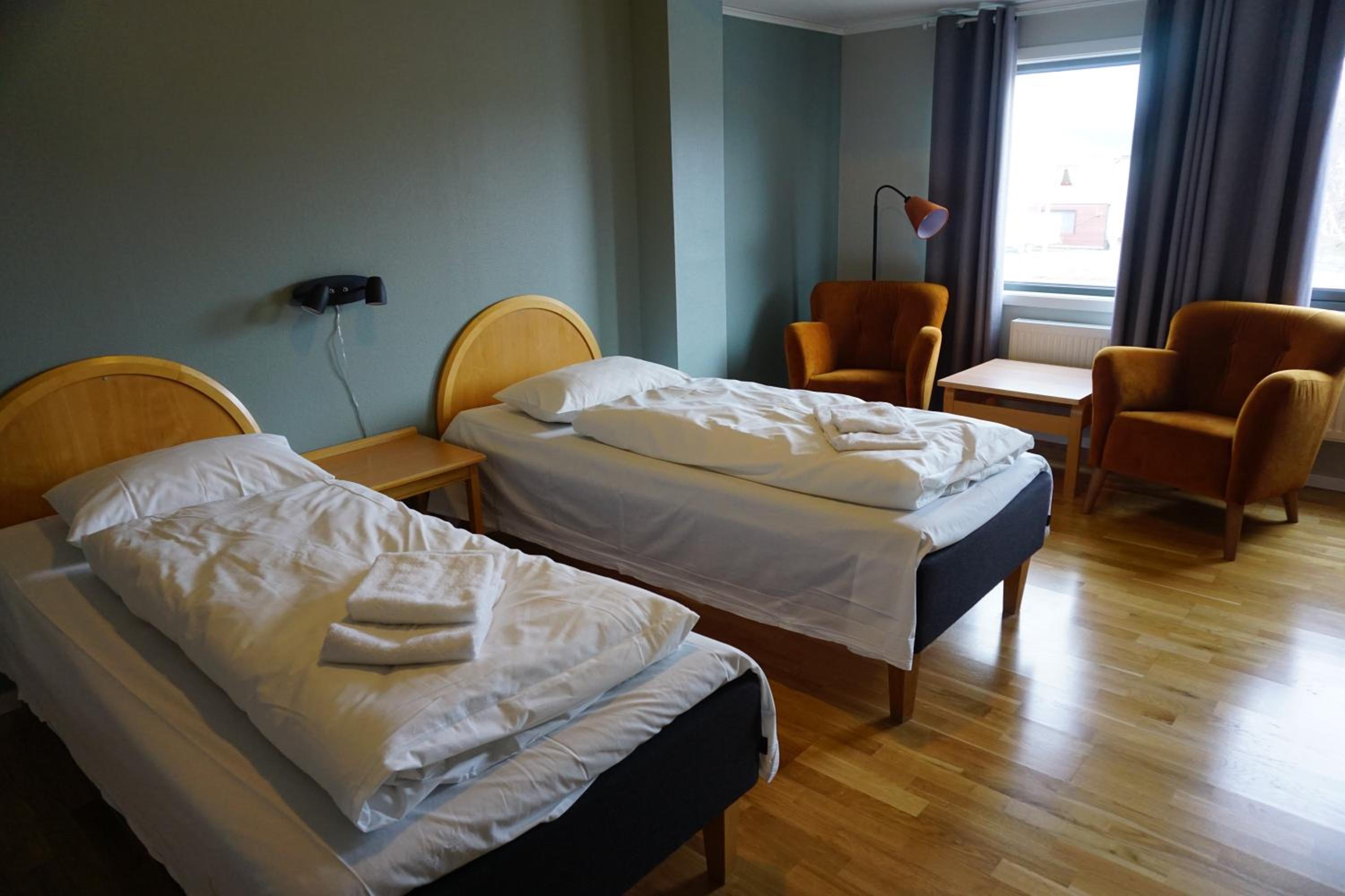 Standard Double or Twin Room - Photo 9