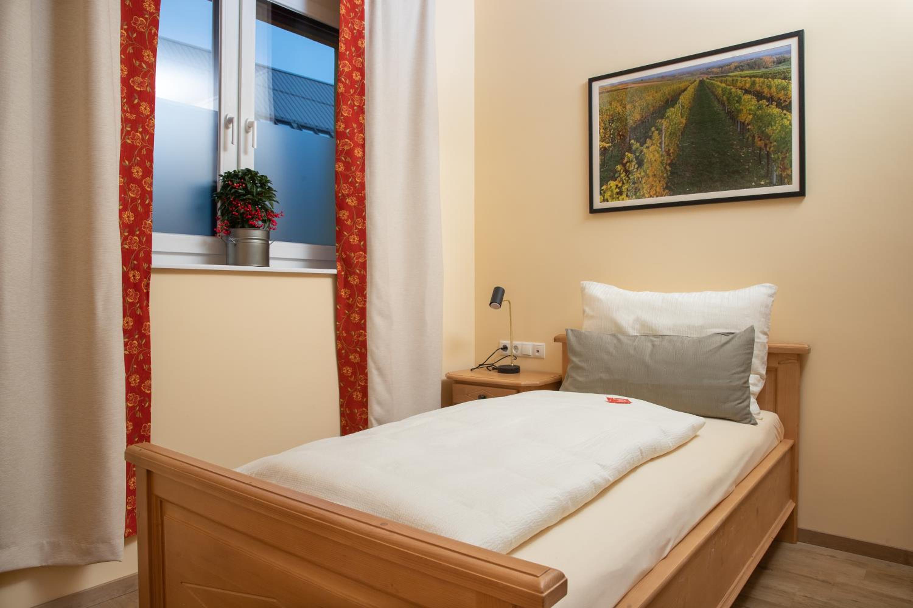 Single Room with Private Bathroom photo 1