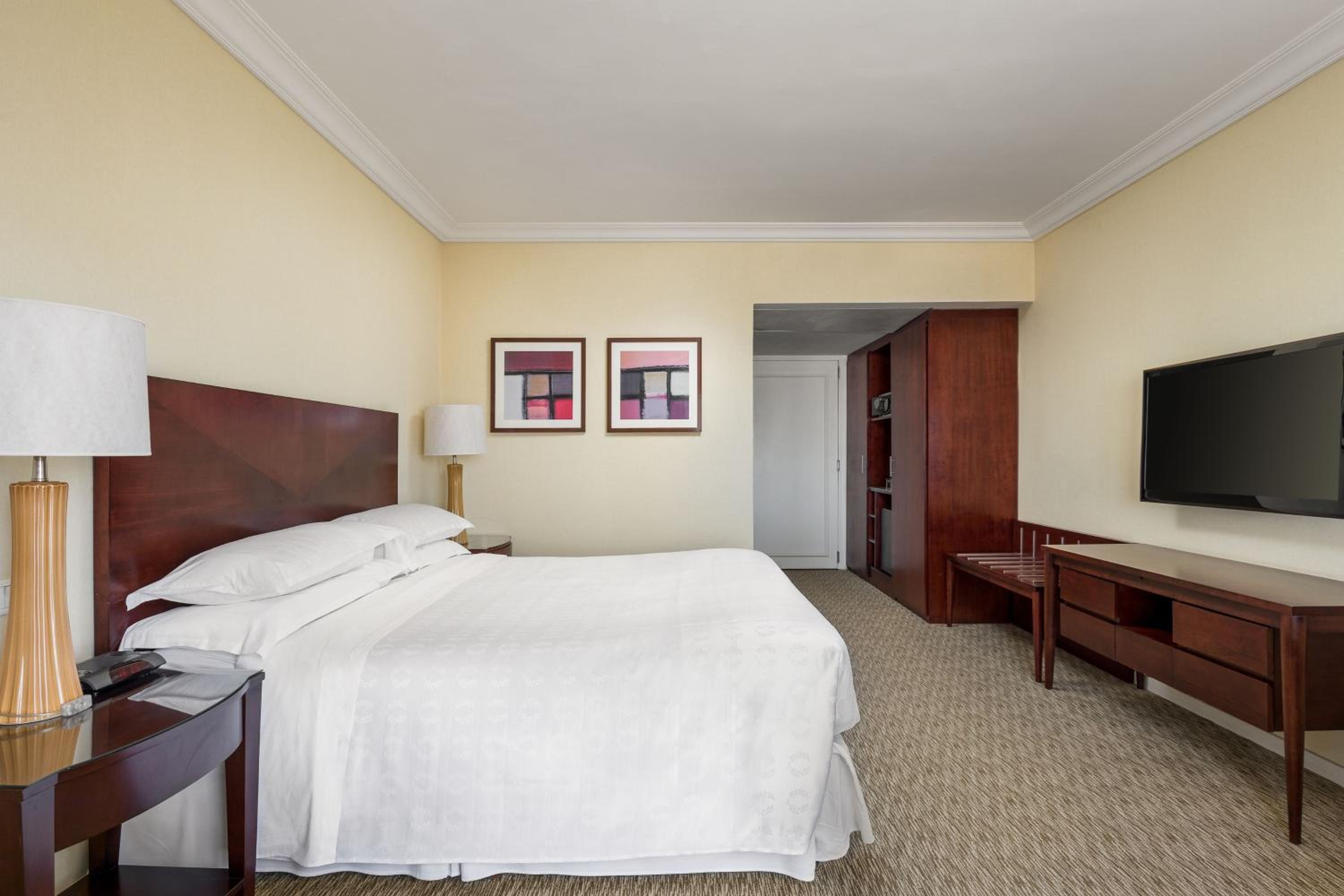 King Room - Club Lounge and Pool Access