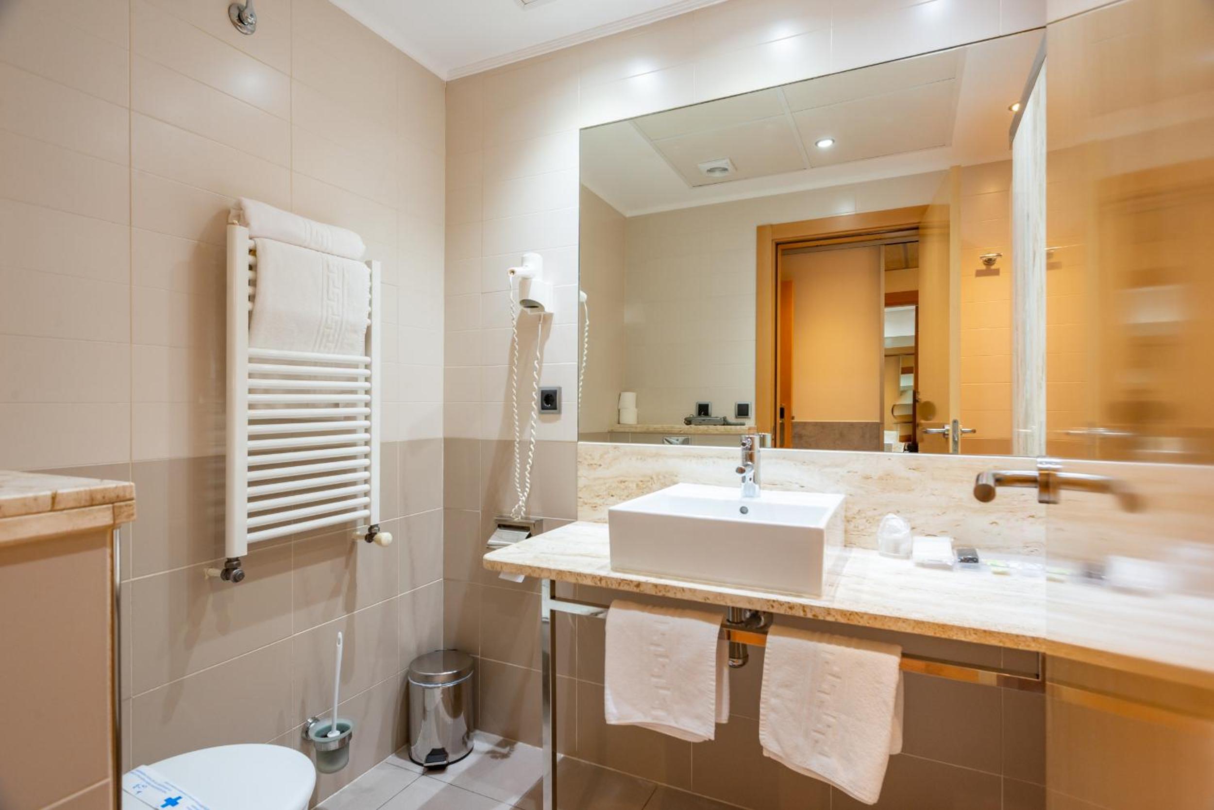 Double Room - Photo 2