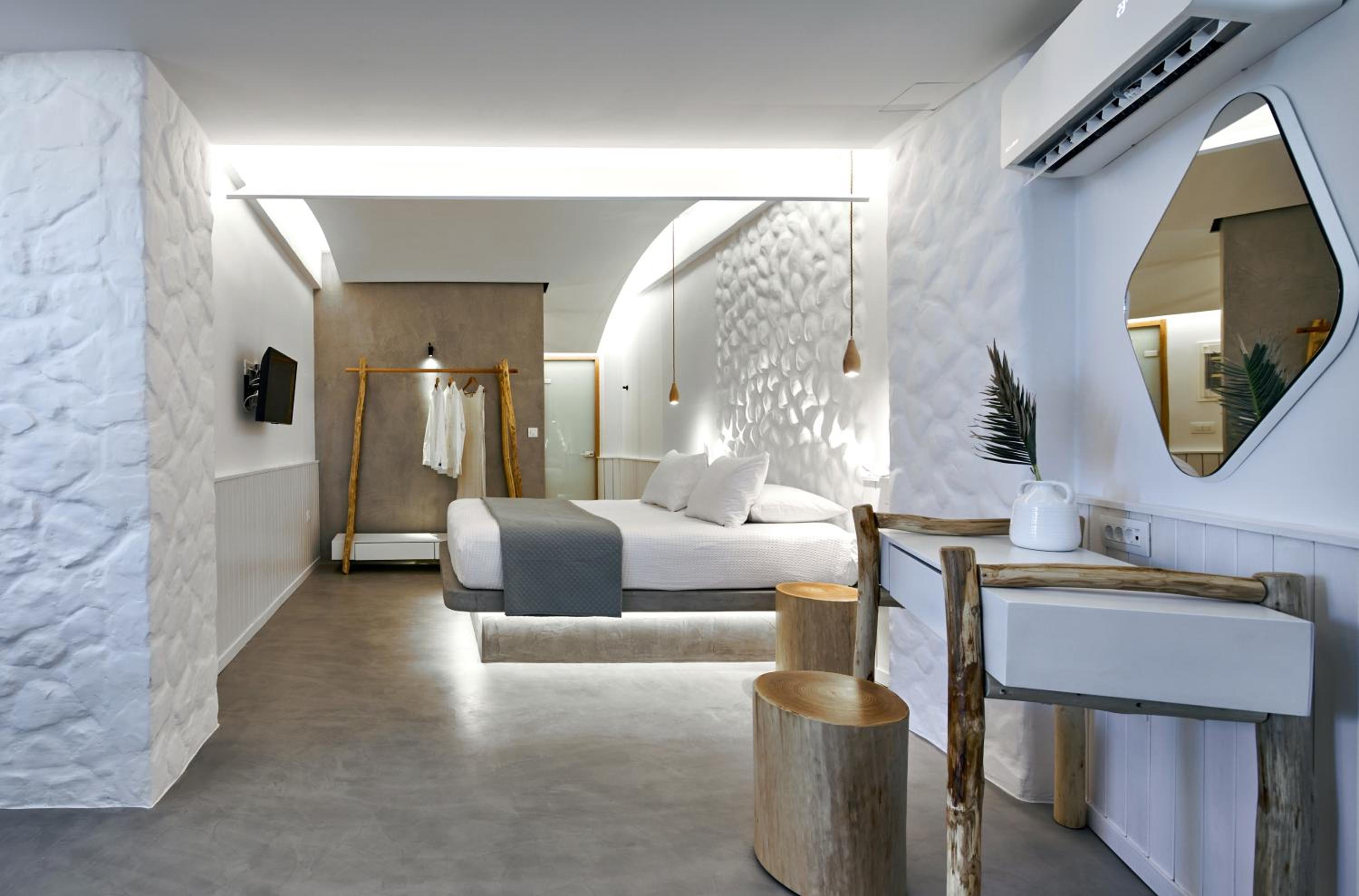 Aisio Suite with private outdoor heated pool  & sea view