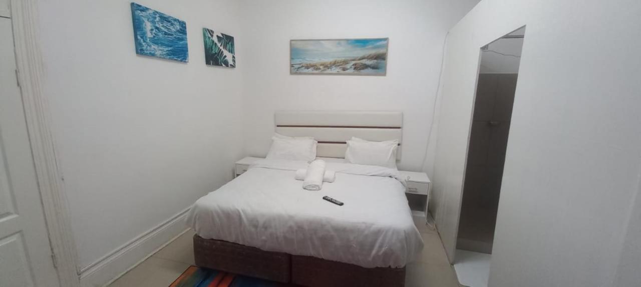 Deluxe Double Room (2 Adults + 1 Child)
