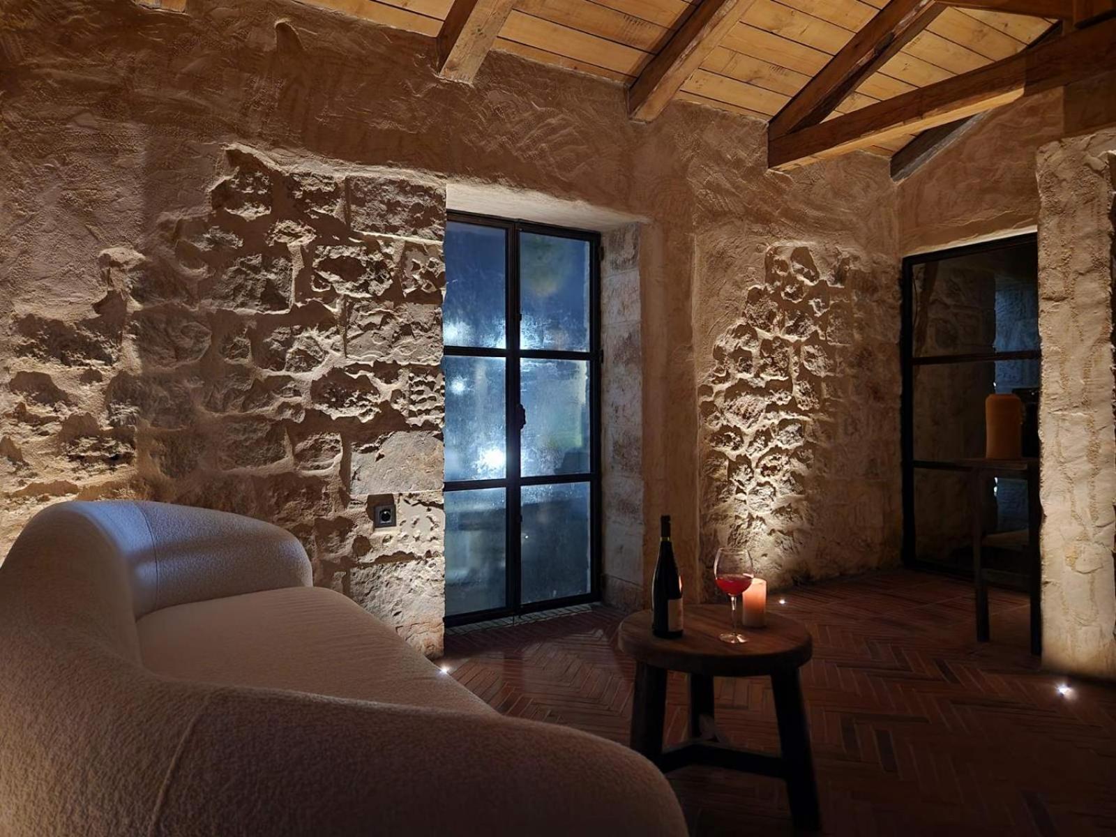 Design Suite with Private Pool photo 2