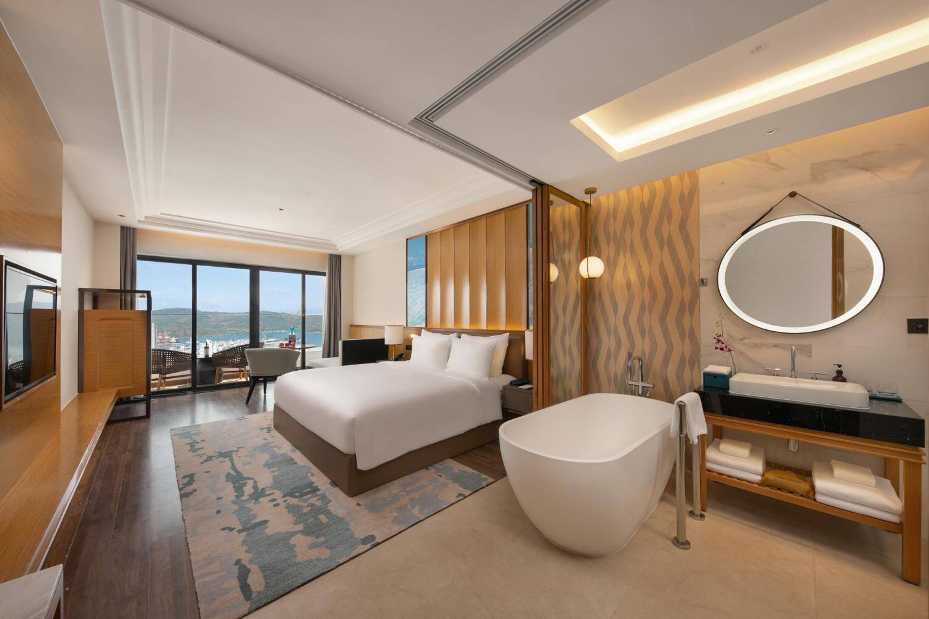 ​Premium Oceanview Double Room - Photo 9