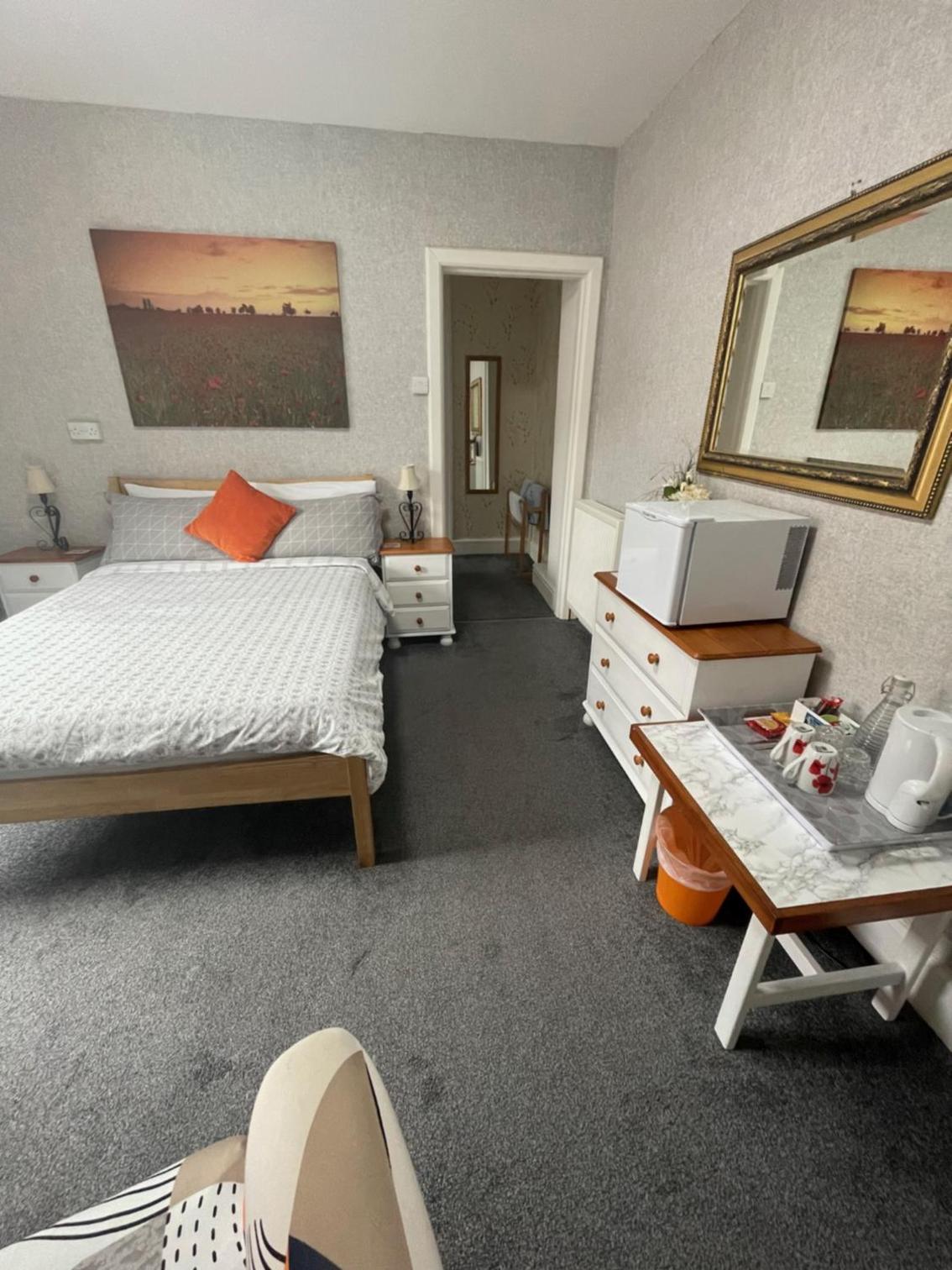 Budget Double Room photo 3