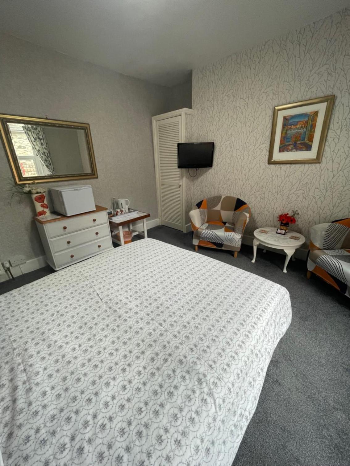 Budget Double Room photo 2