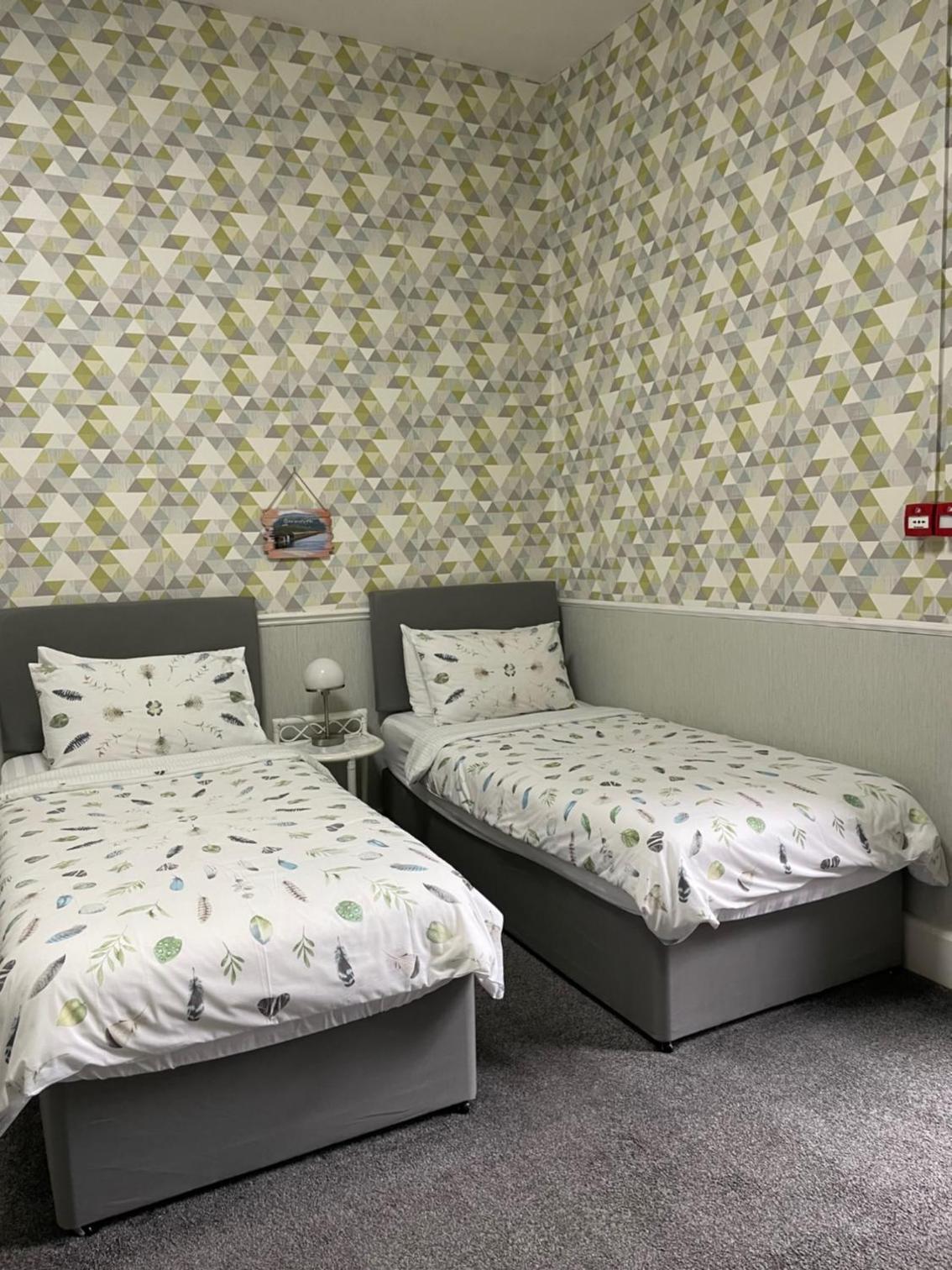 Standard Twin Room with Mountain View