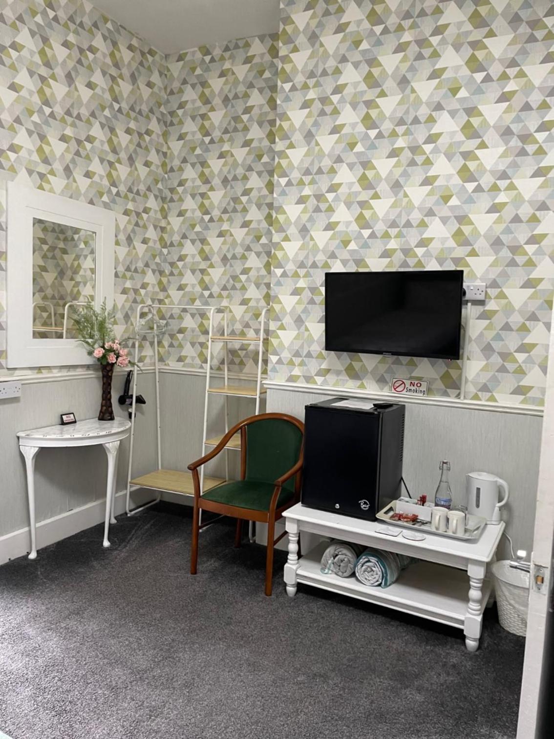 Standard Twin Room with Mountain View photo 2
