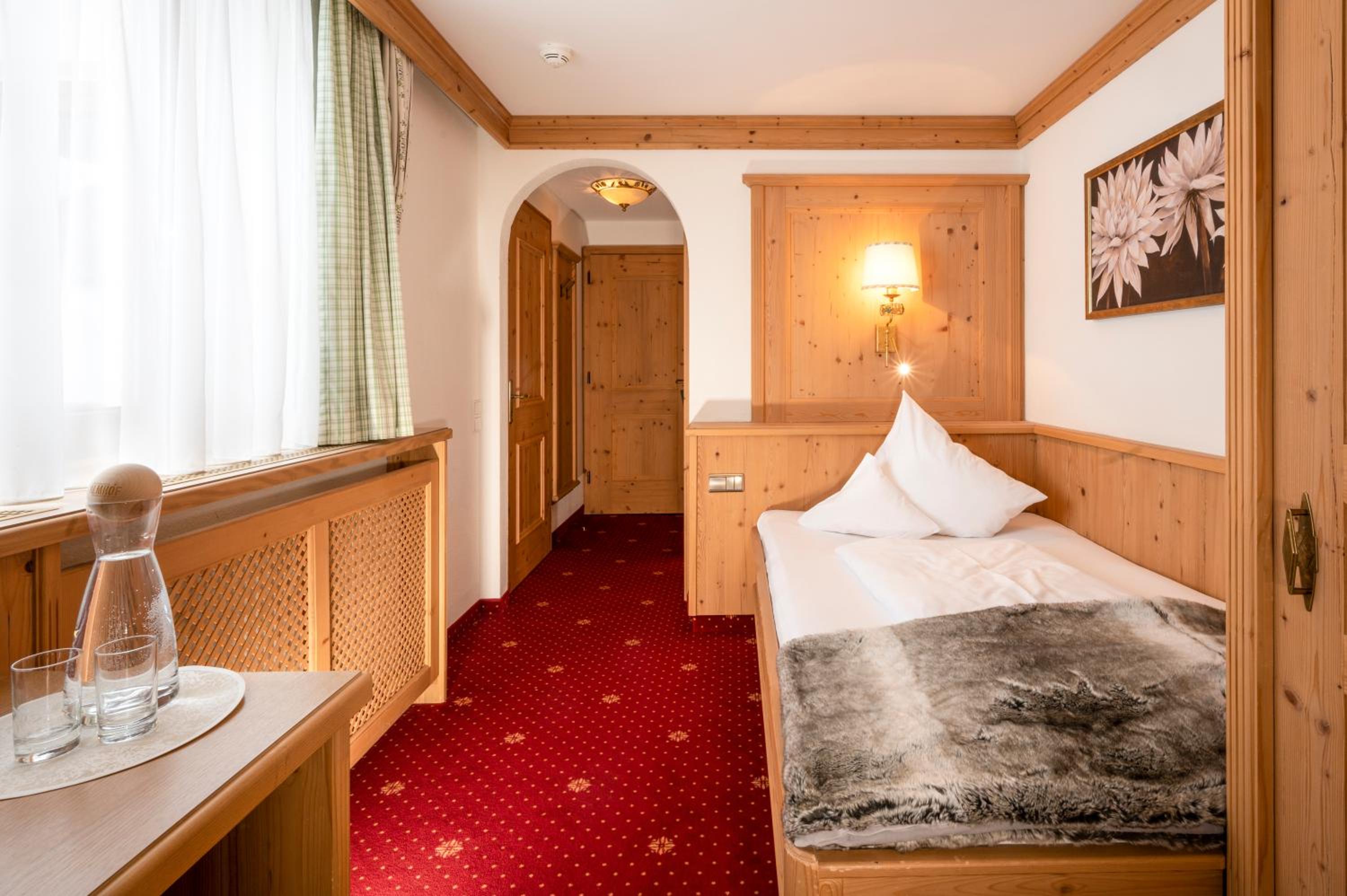 Single Room with Bathroom photo 1