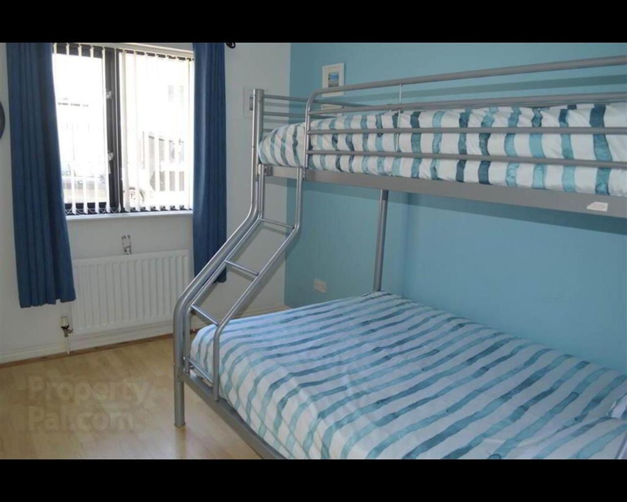 Apartment with Shower photo 2