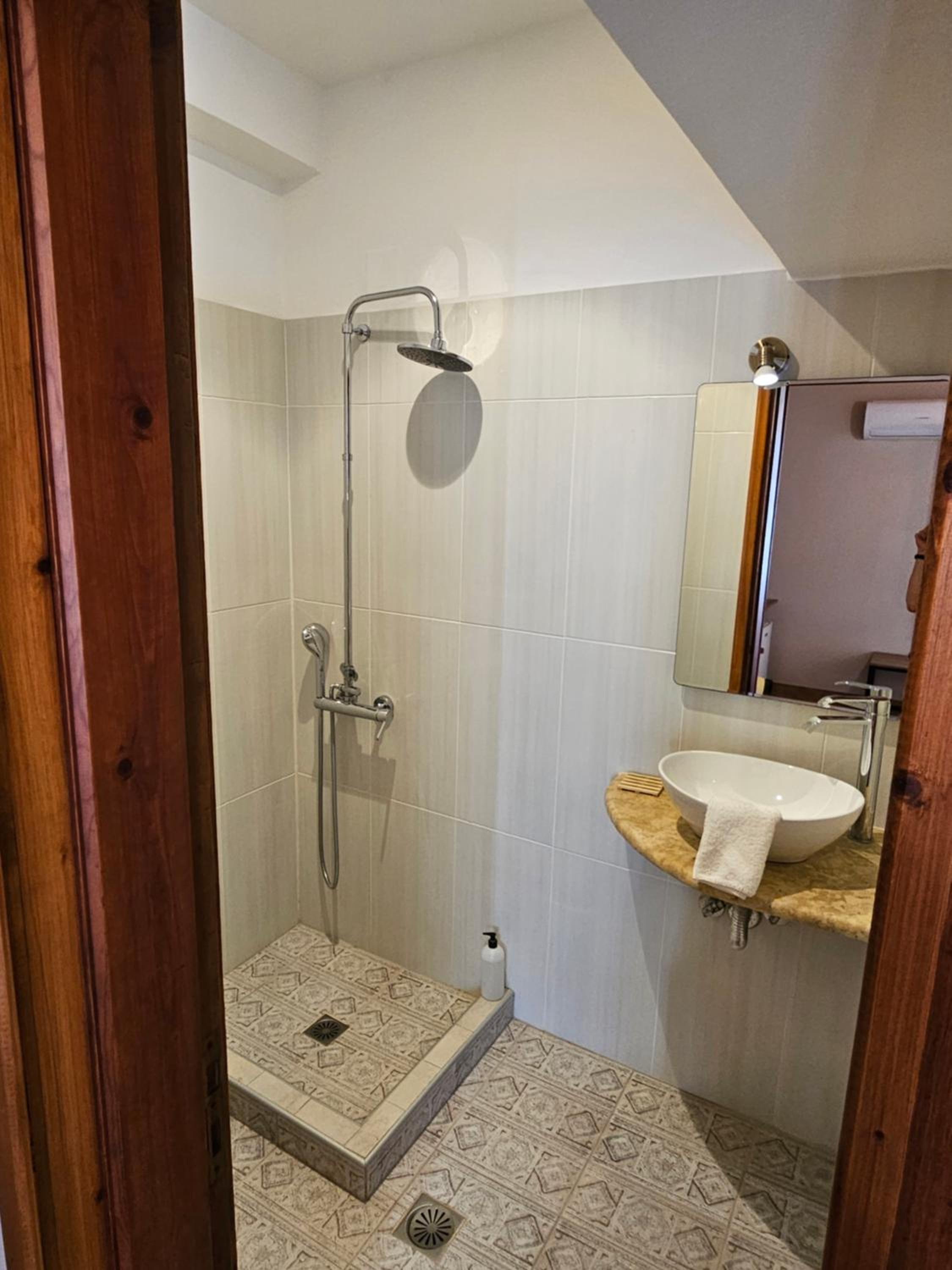 Economy Double Room photo 3