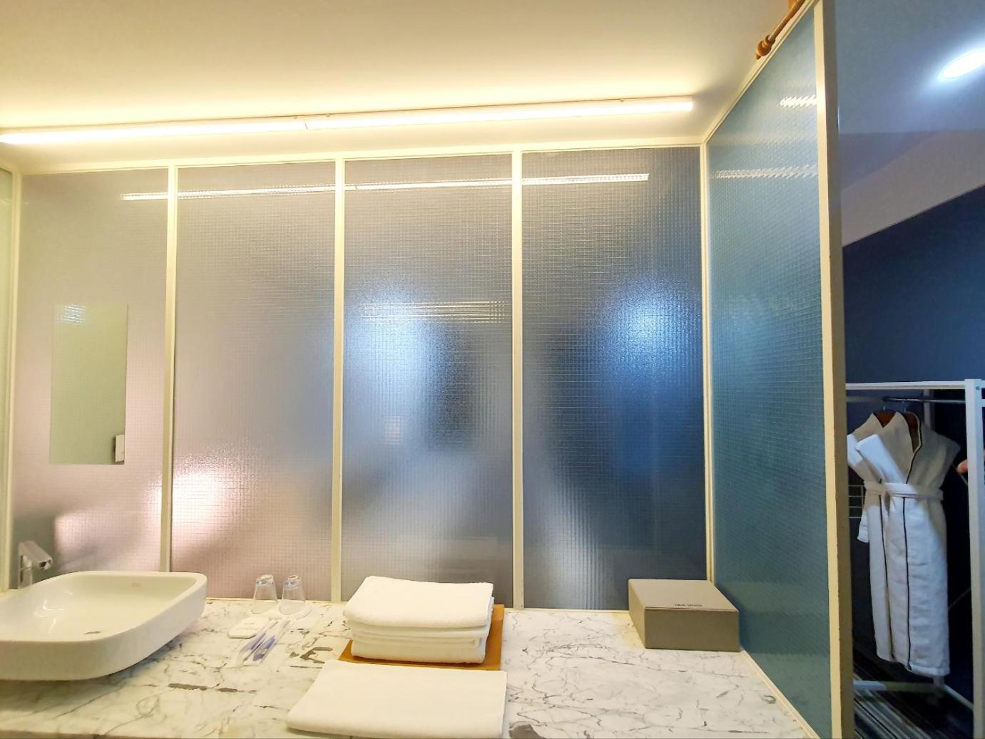 Standard Twin Room - Photo 2