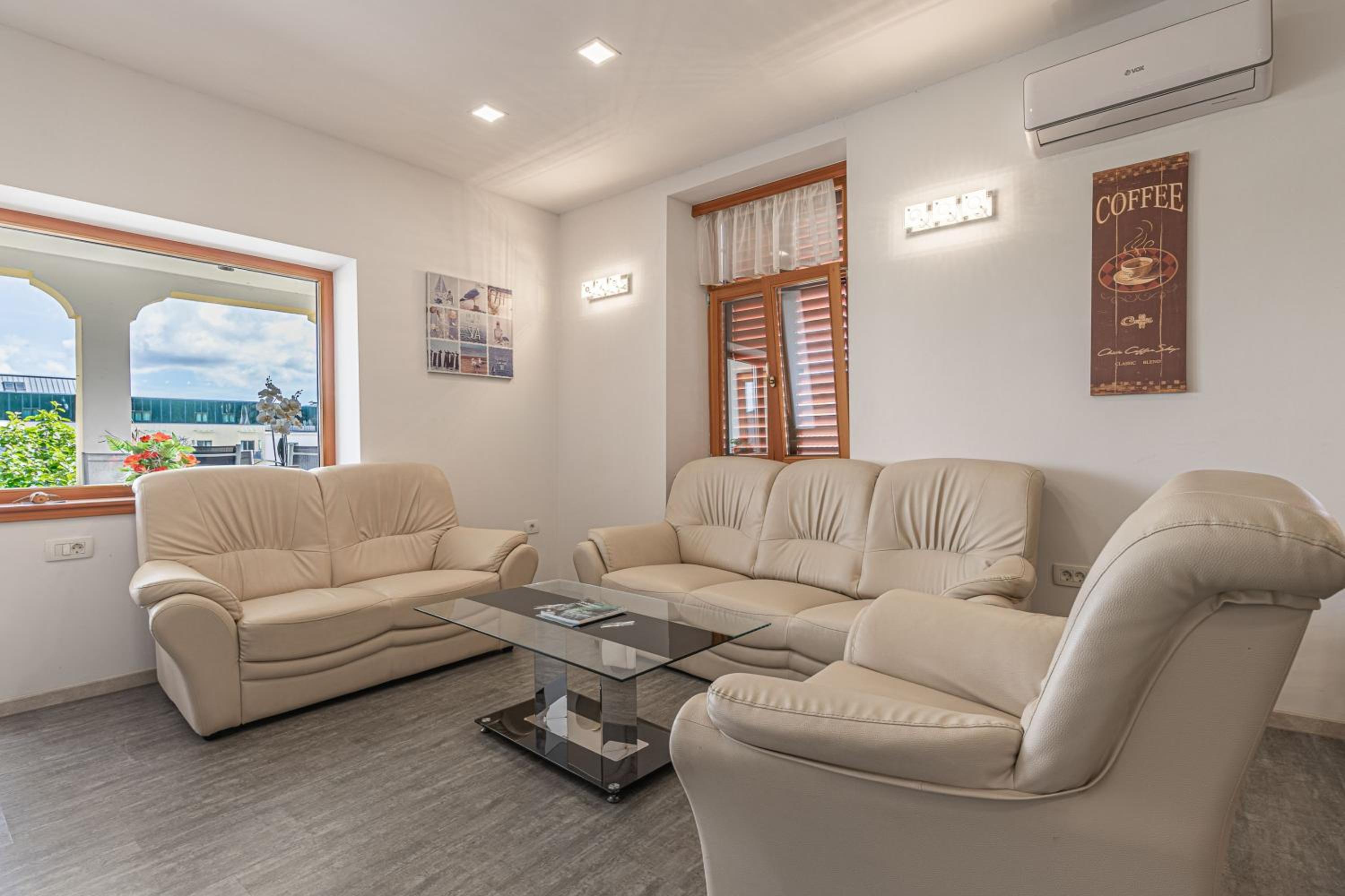 Three Bedroom Apartment with Balcony photo 3