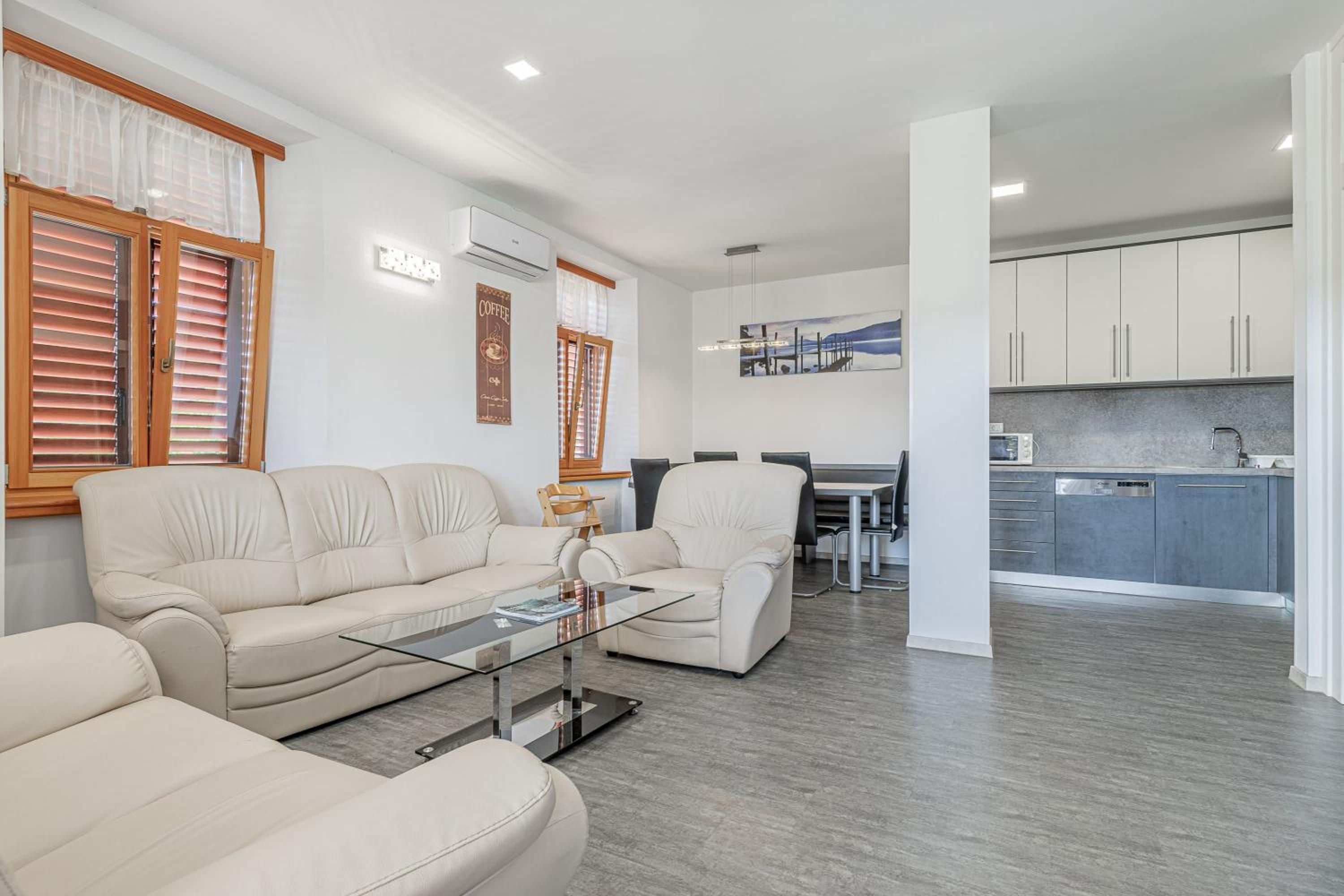 Three Bedroom Apartment with Balcony photo 1