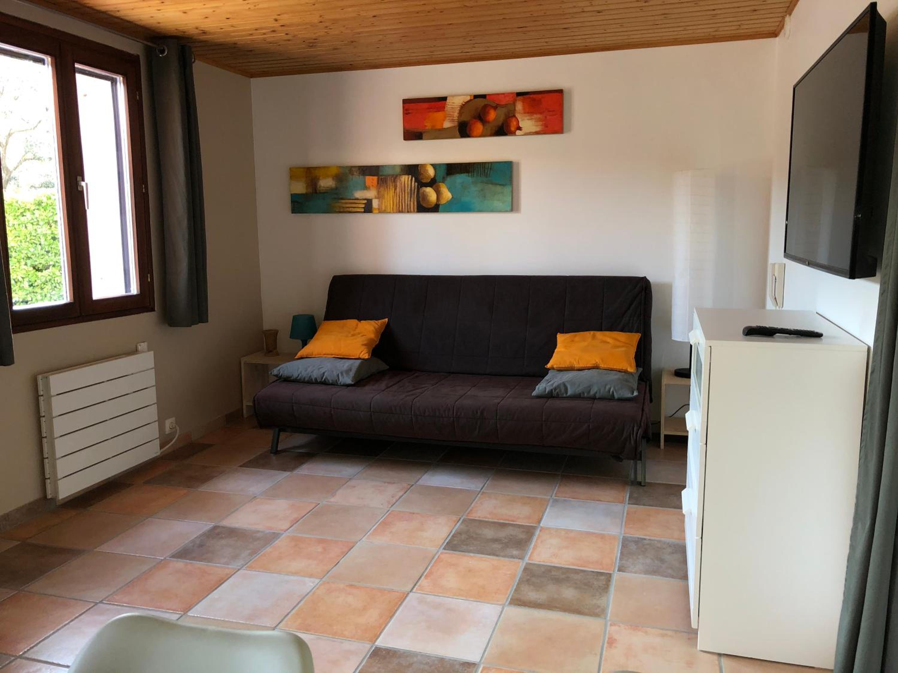 One-Bedroom Apartment - Photo 6