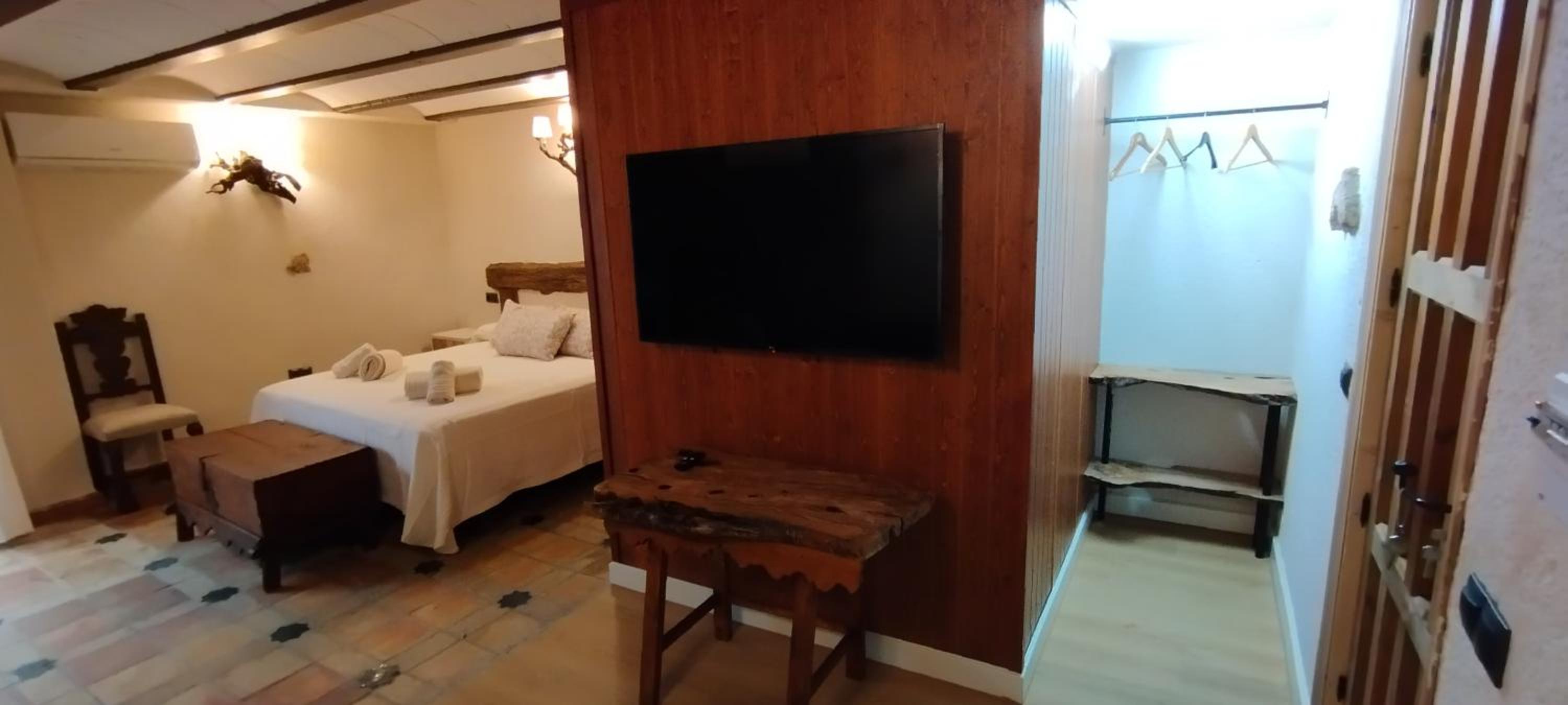 King Suite - Photo 2