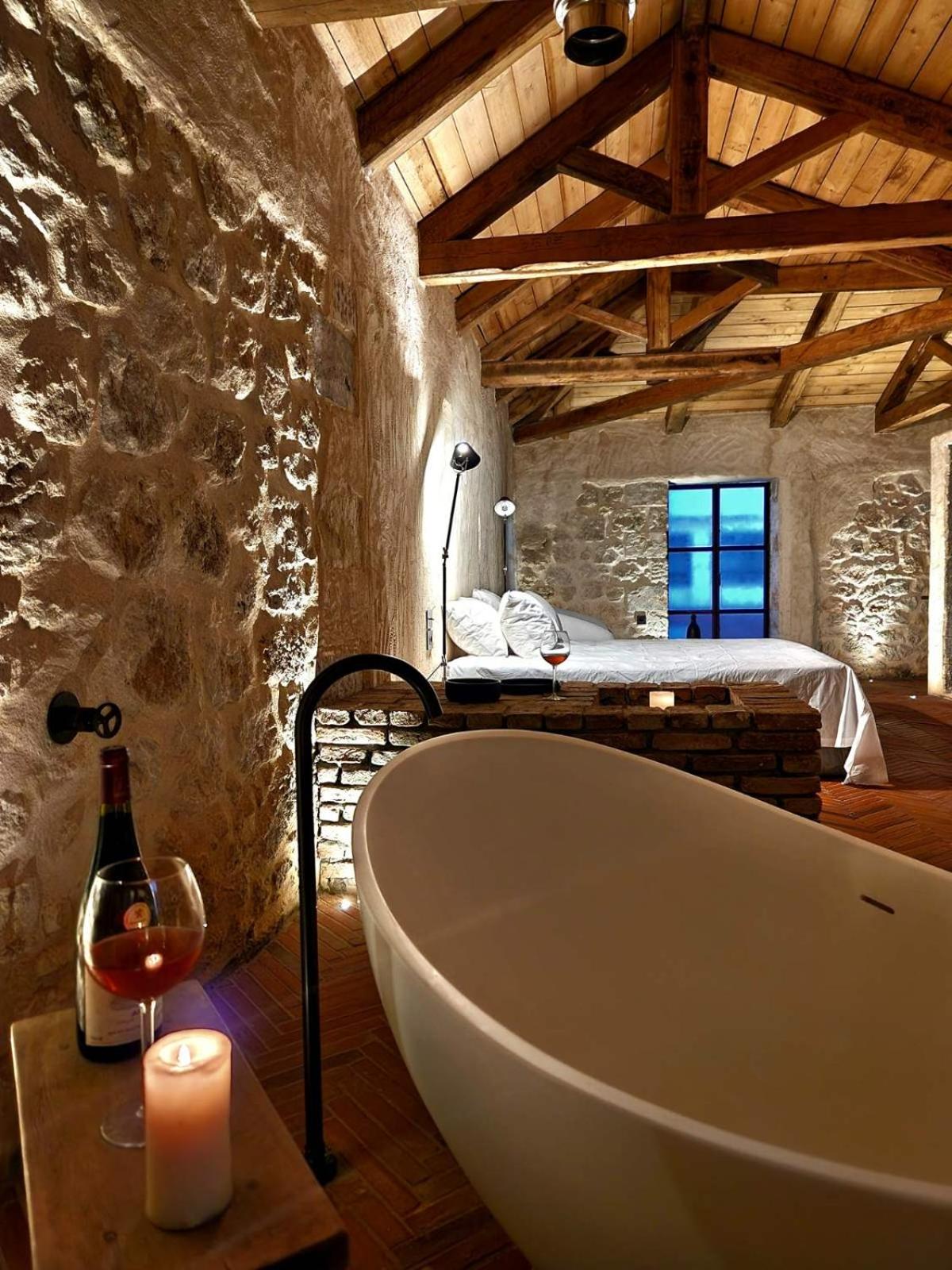 Design Suite with Private Pool