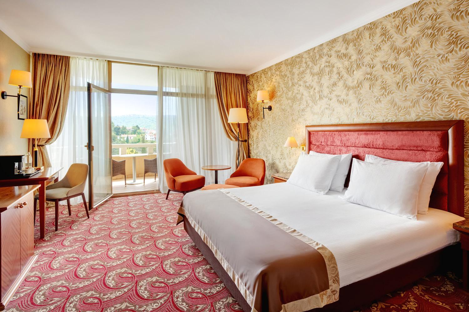 Superior Double or Twin Room with Balcony and Park View - Photo 1
