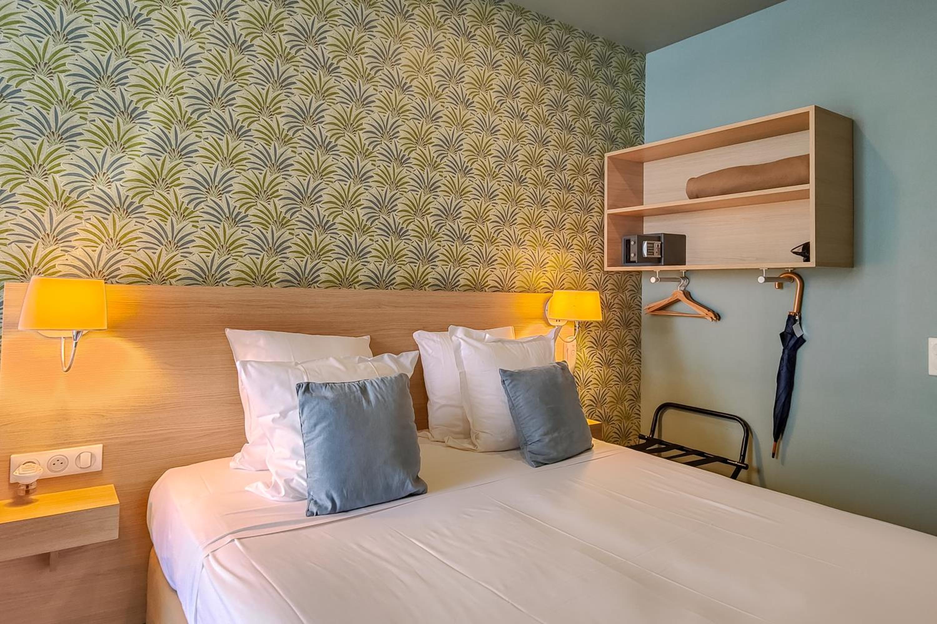 Superior Room with Balcony and Noter Dame View