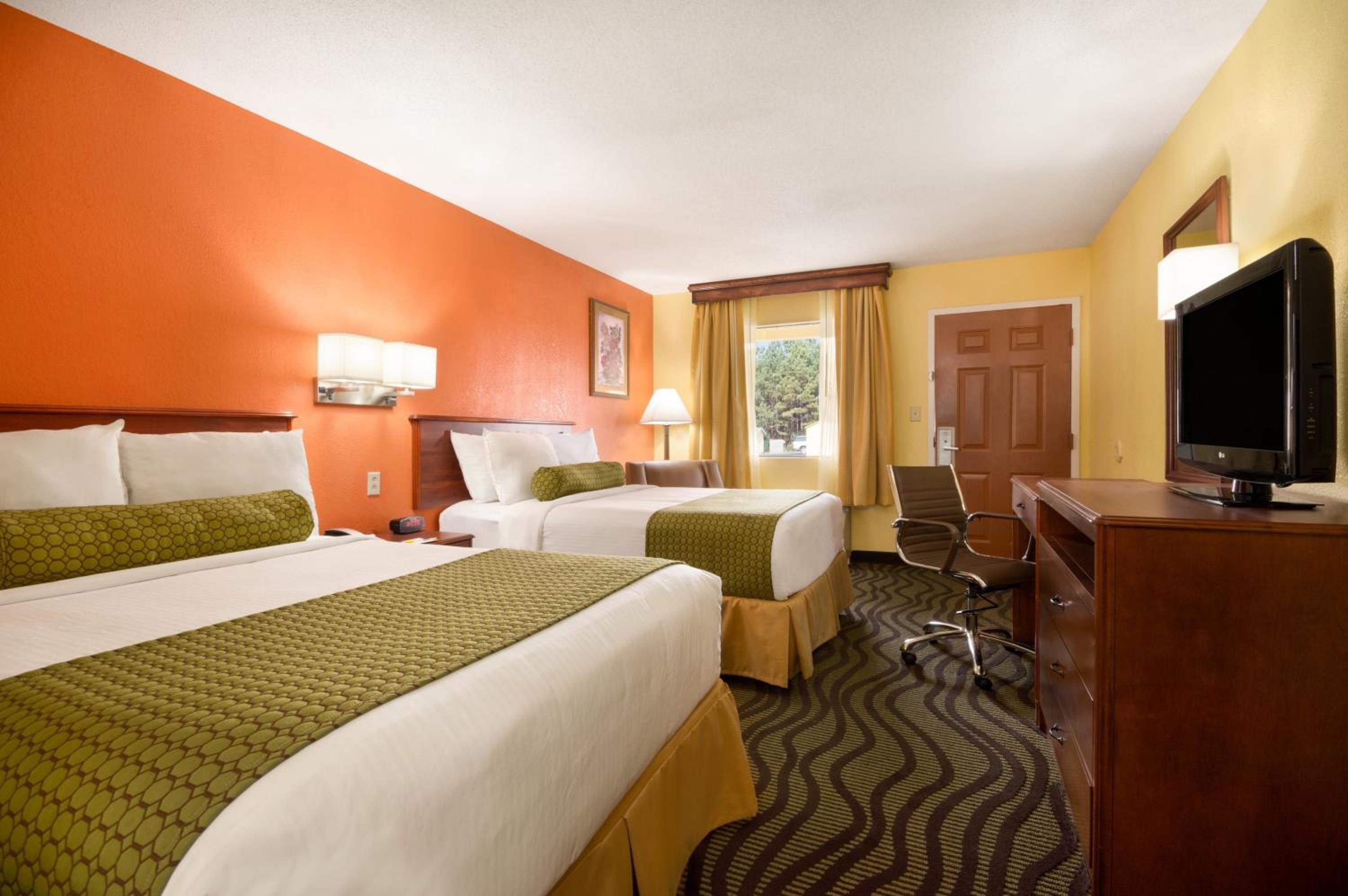 Deluxe Double Room with Two Double Beds - Non-Smoking - Photo 3