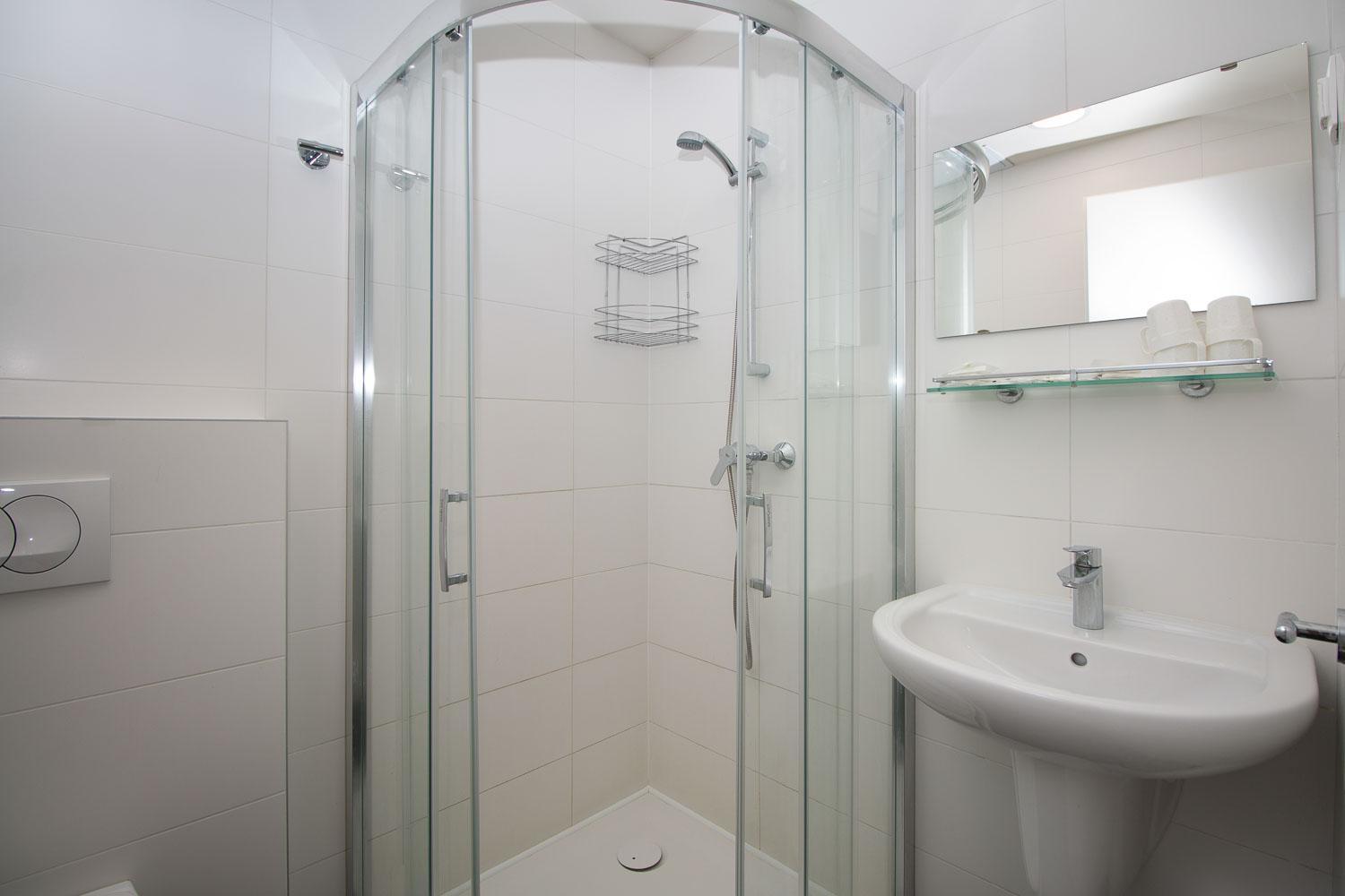 Twin Room - Photo 1