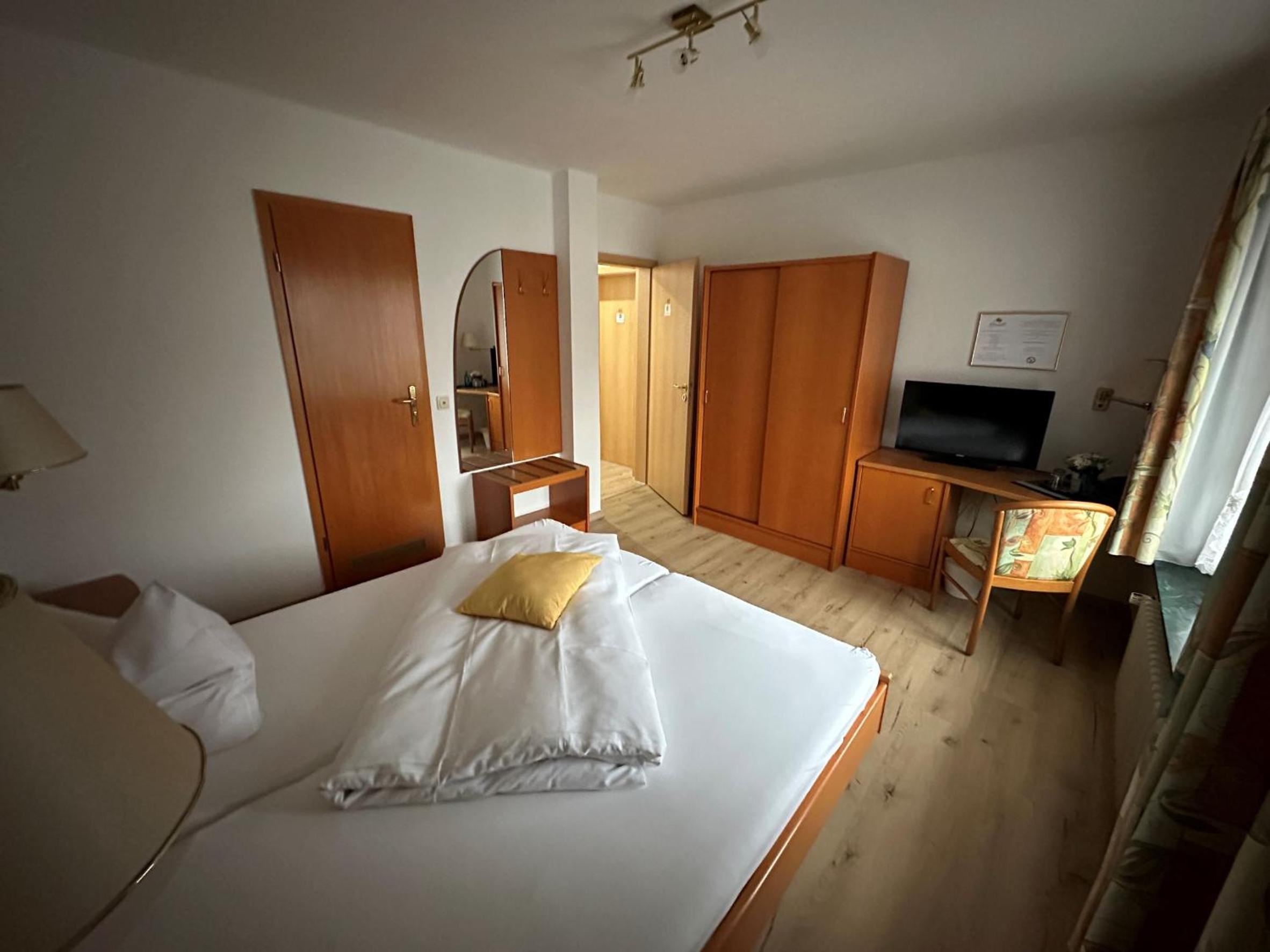 Single Room photo 3