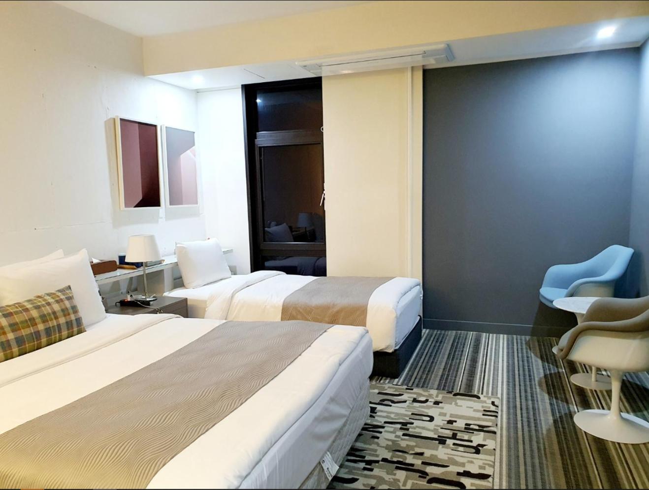 Standard Twin Room - Photo 4