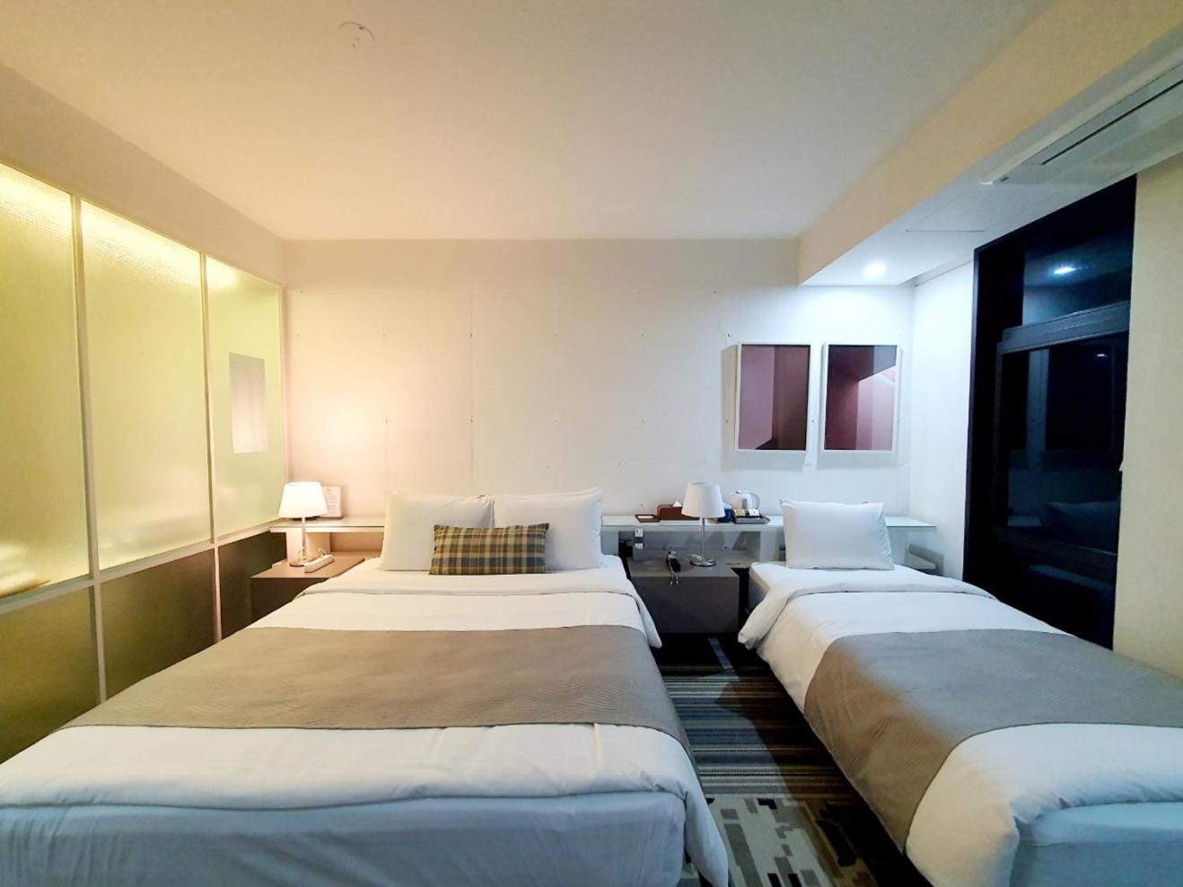 Standard Twin Room - Photo 3