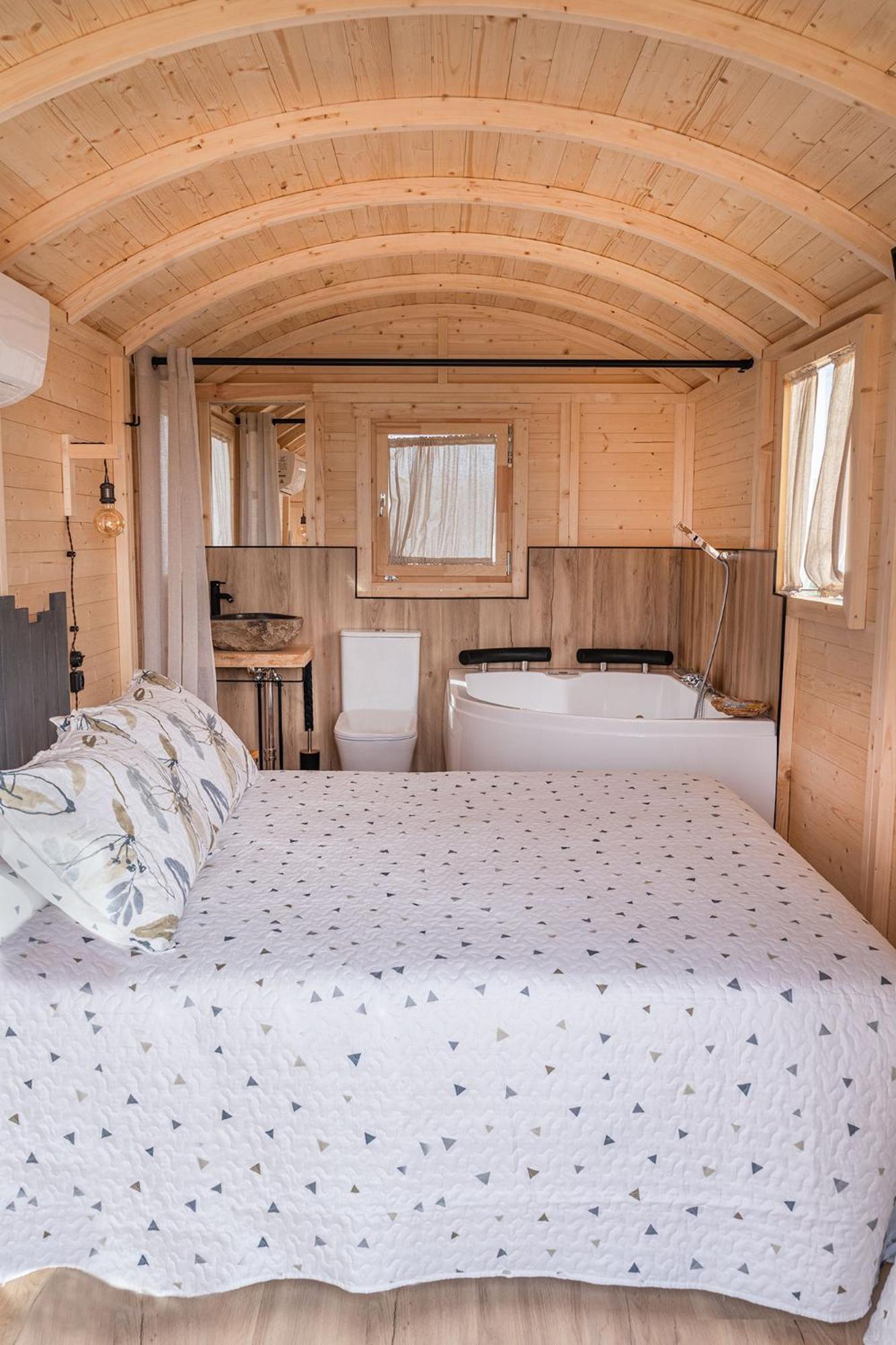 Double Room with Spa Bath - Photo 1