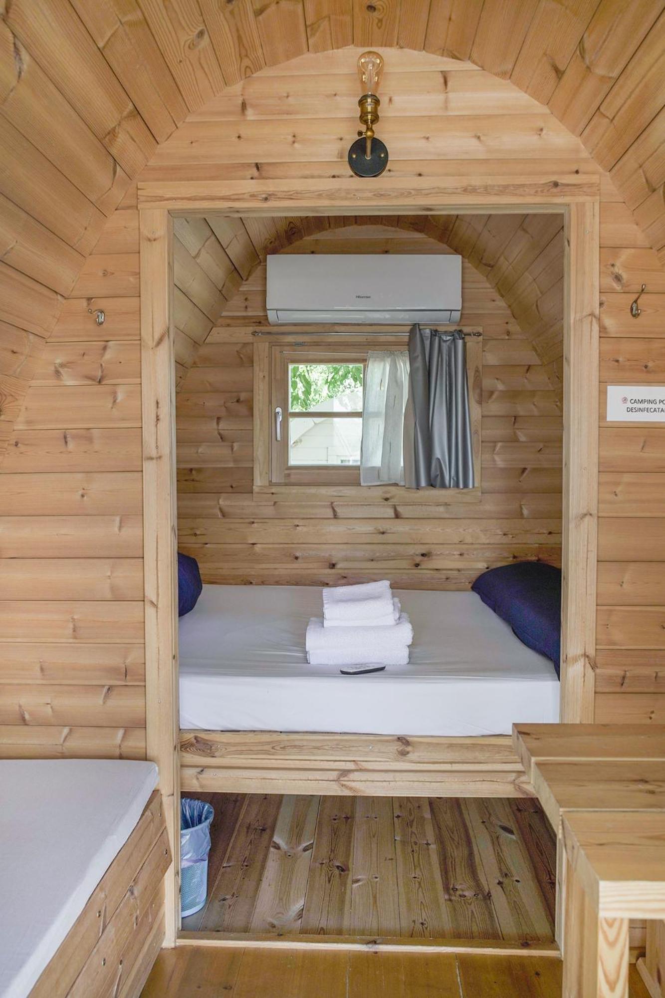 Log Cabin - Photo 3